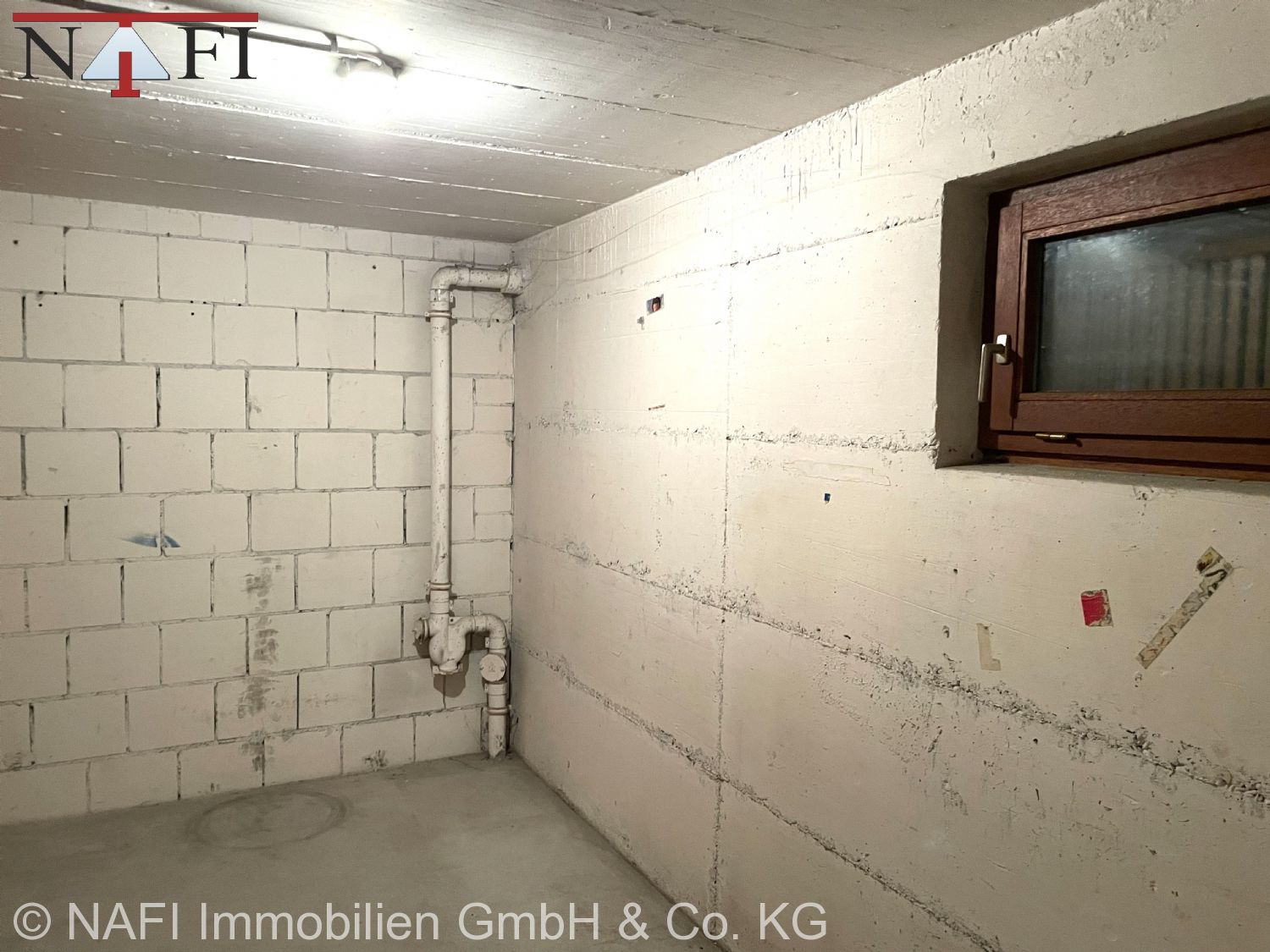 ++Gepflegte 3-Zimmer-Dachgeschosswohnung mit Balkon & Stellplatz++ - Kellerraum (21630)