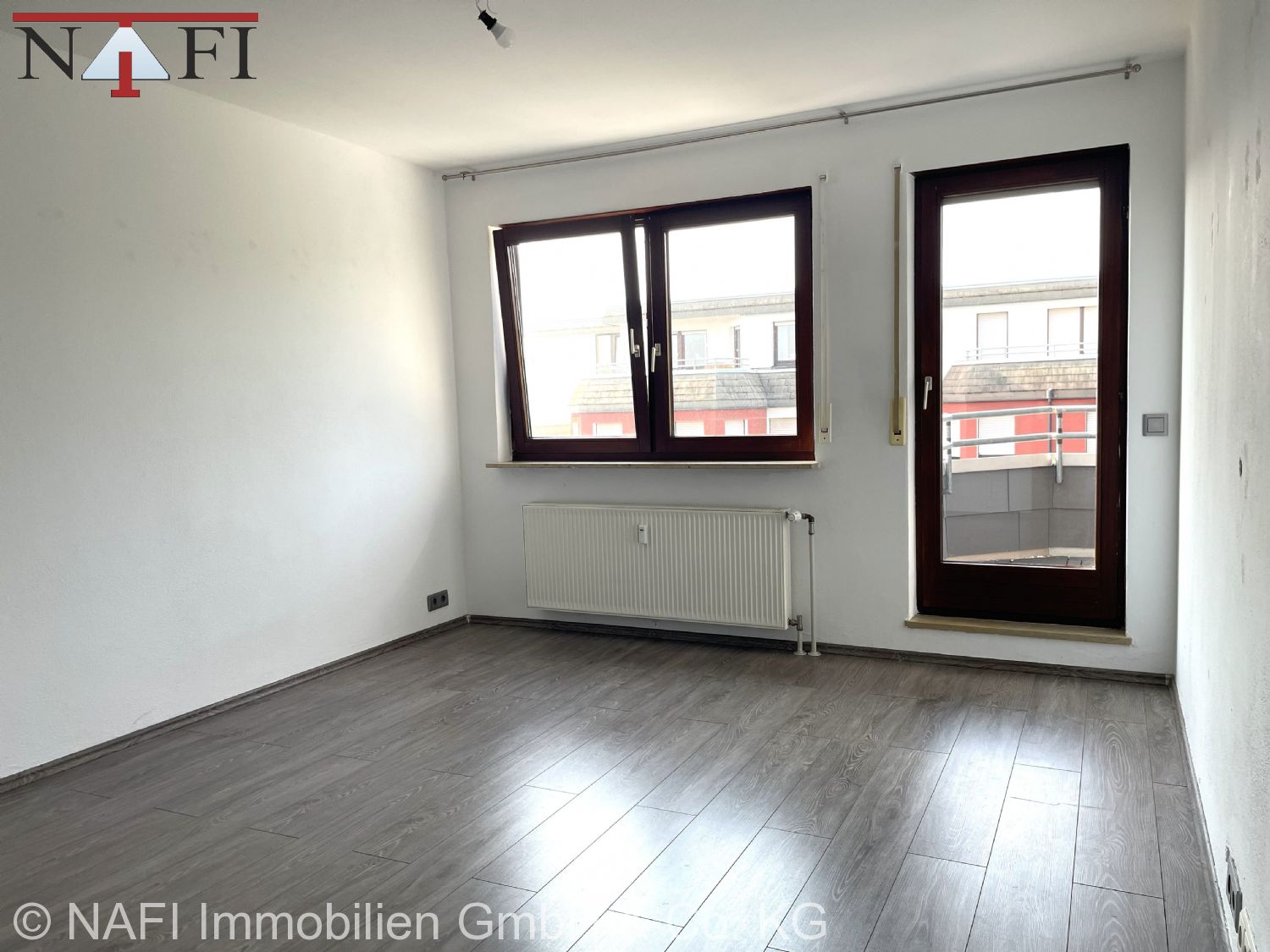 ++Gepflegte 3-Zimmer-Dachgeschosswohnung mit Balkon & Stellplatz++ - Wohnzimmer (21615)