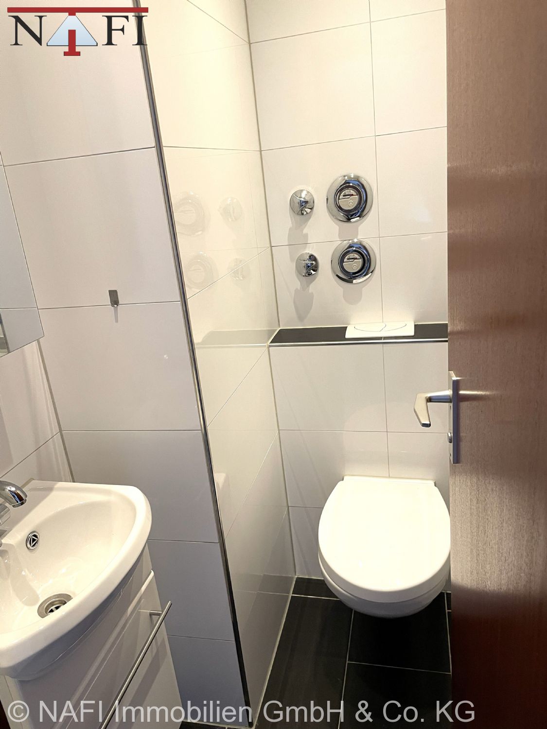 ++Gepflegte 3-Zimmer-Dachgeschosswohnung mit Balkon & Stellplatz++ - WC (21621)