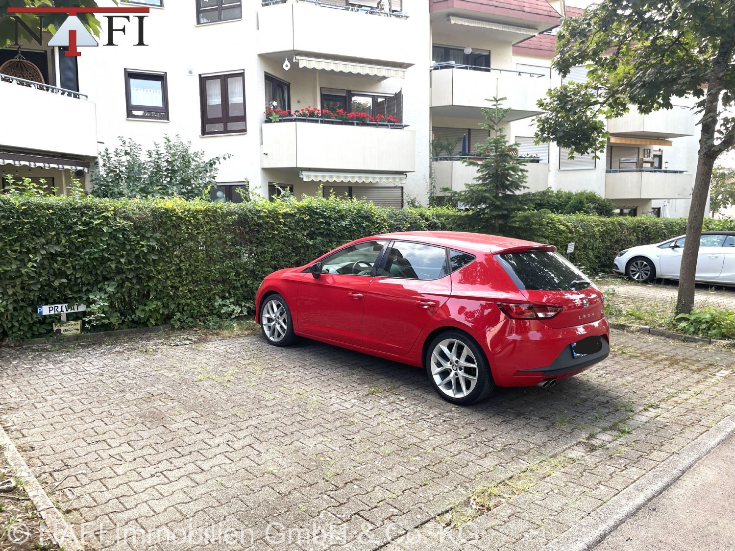 ++Gepflegte 3-Zimmer-Dachgeschosswohnung mit Balkon & Stellplatz++ - Stellplatz (21626)