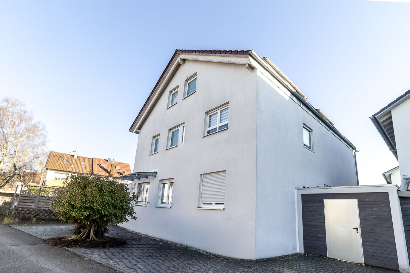 *Wohnen mit viel Freiraum – Zweifamilienhaus mit Balkon, Terrasse & Garten*, 73655 Plüderhausen, Mehrfamilienhaus