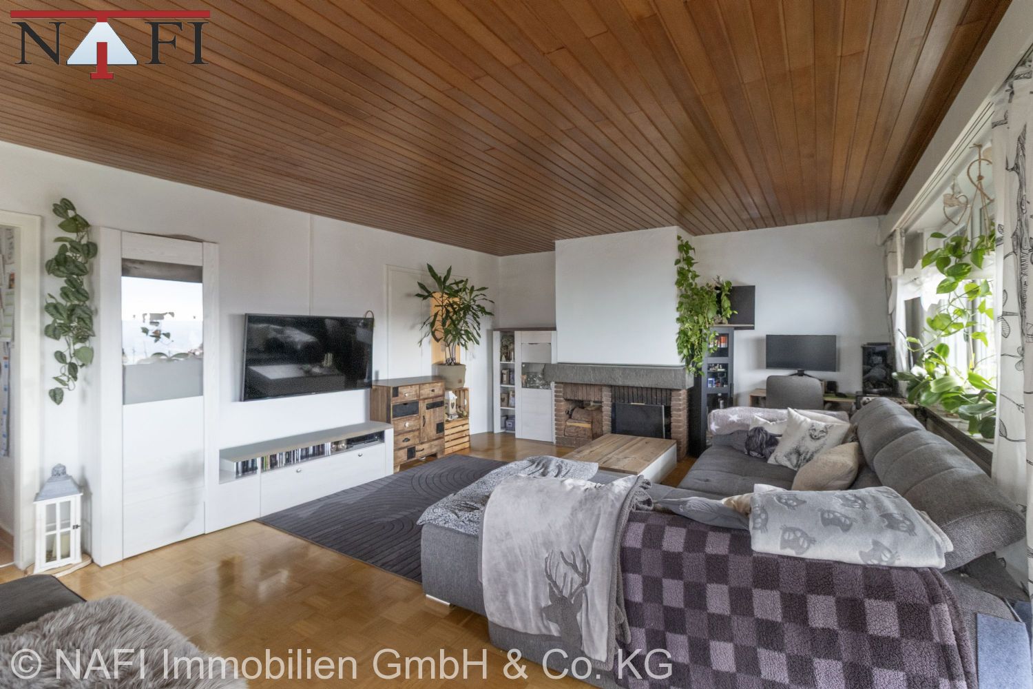 **3,5 Zimmer Etagenwohnung mit Weitblick** - Wohnzimmer OG (17573)