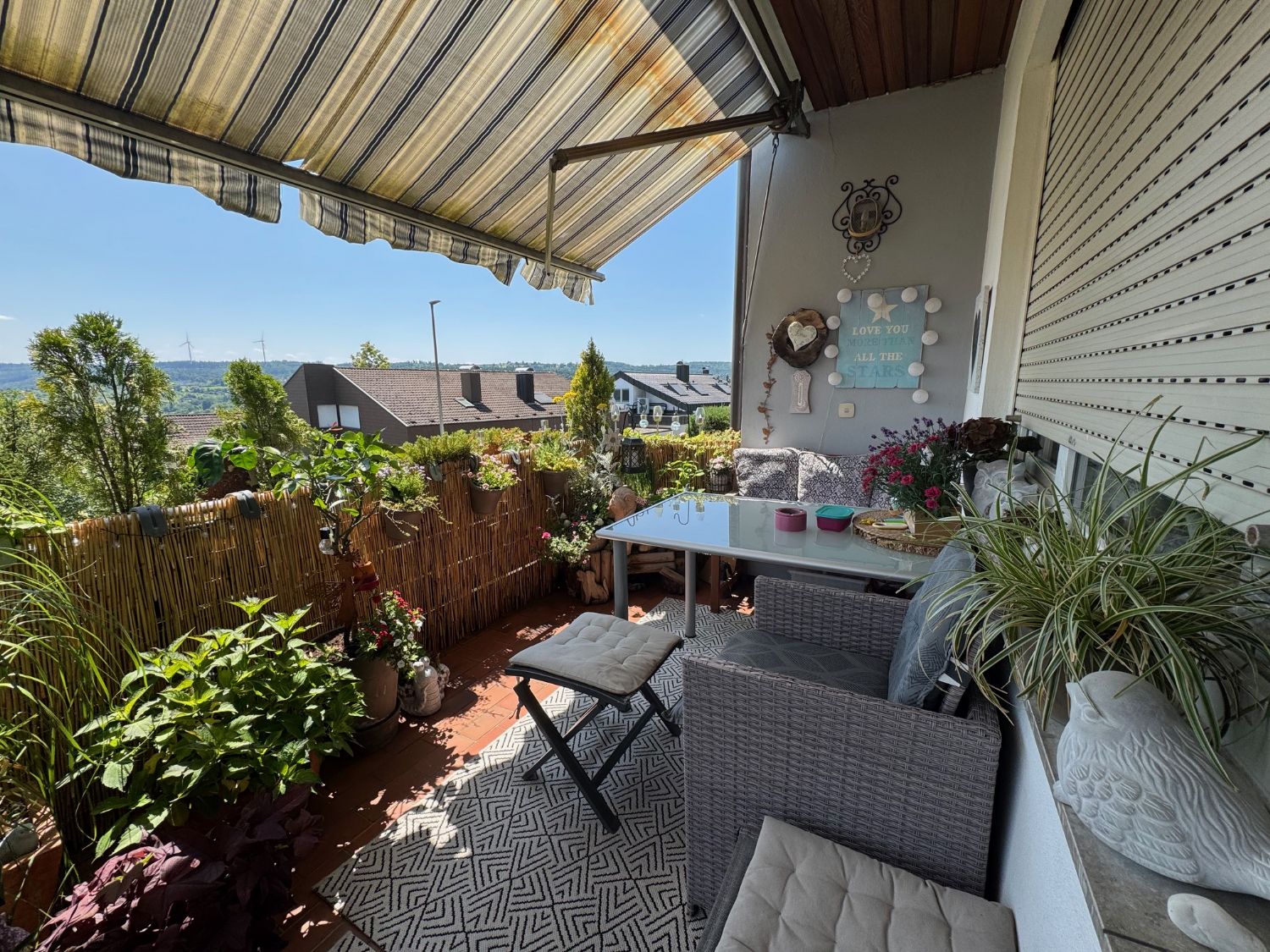**3,5 Zimmer Etagenwohnung mit Weitblick** - Balkon Süd (17575)