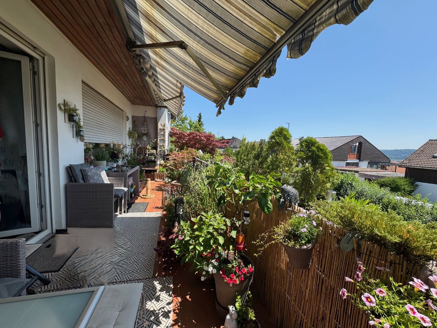 **3,5 Zimmer Etagenwohnung mit Weitblick** - Balkon Süd (17574)