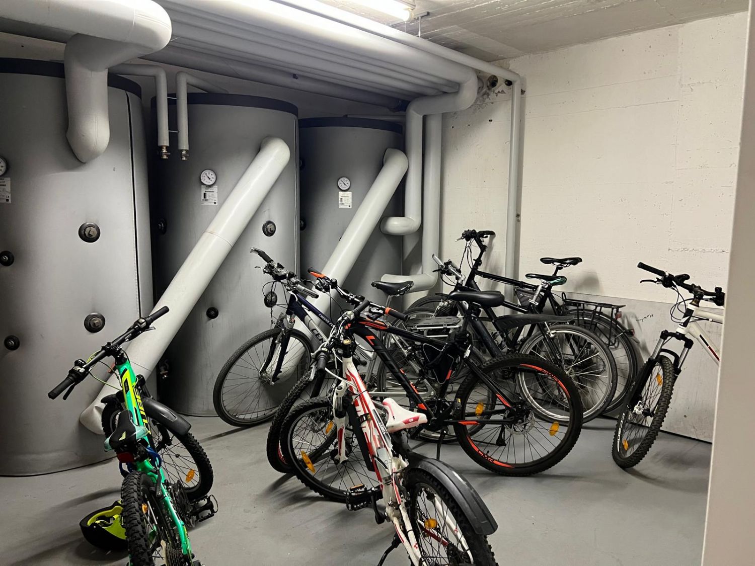 Gepflegte Eigentumswohnung in ruhiger, zentraler Lage von Schwieberdingen - Fahrradabstellplatz (21438)