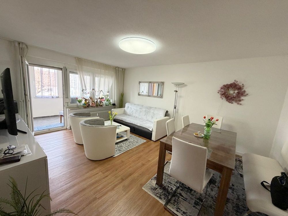 **Gepflegte 2 Zimmer-Wohnung mit Loggia und TG-Stellplatz, 73655 Plüderhausen, Etagenwohnung