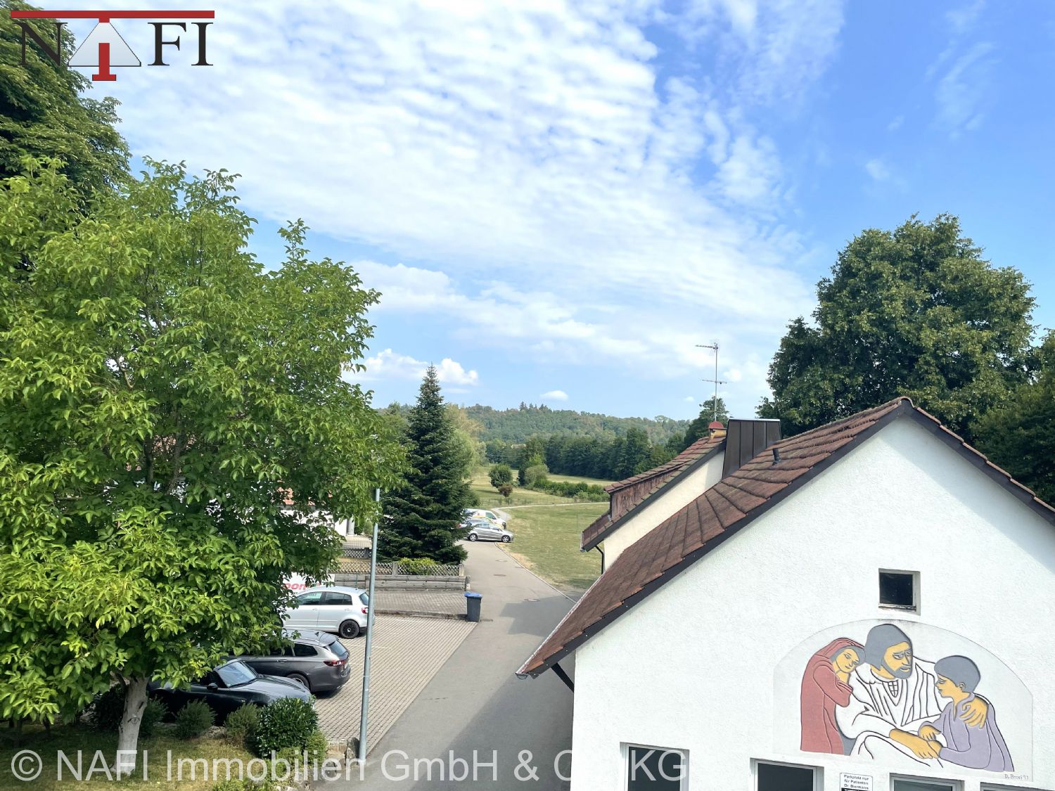 Exklusives, kernsaniertes Zweifamilienhaus mit Dachterrasse, PV-Anlage & moderner Haustechnik - Aussicht (21848)