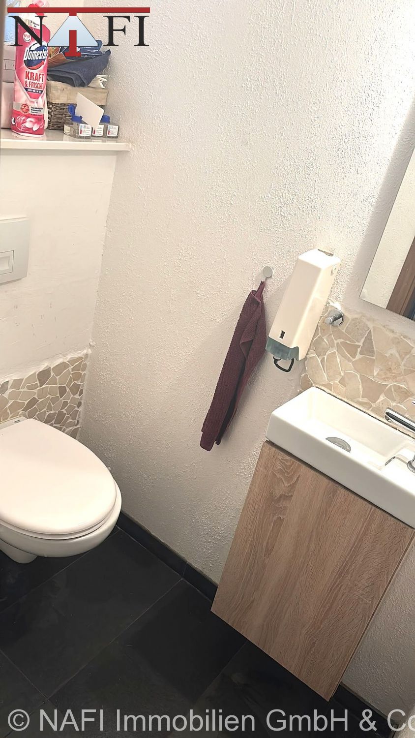 Exklusives, kernsaniertes Zweifamilienhaus mit Dachterrasse, PV-Anlage & moderner Haustechnik - Gäste WC (21860)