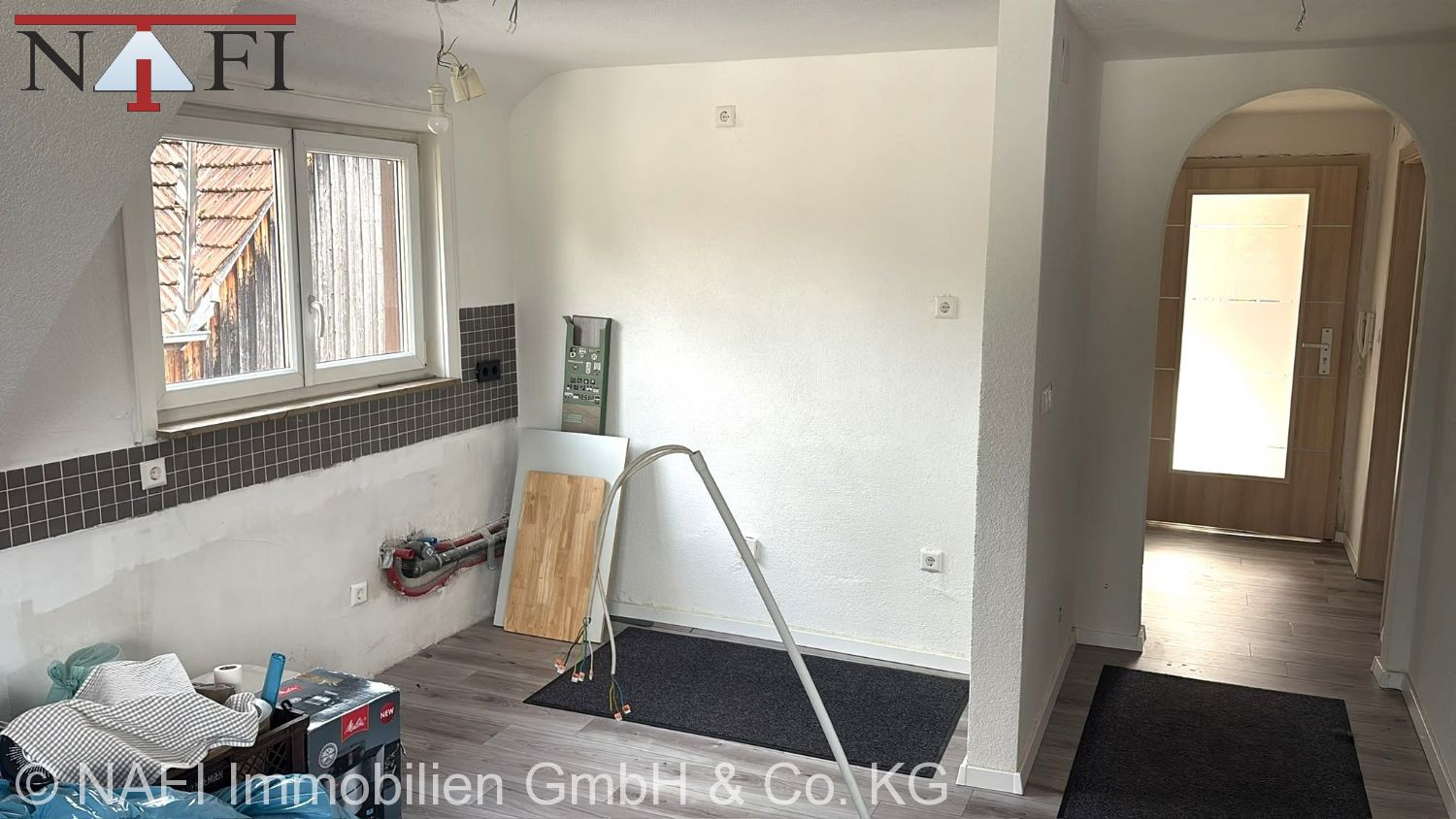 Exklusives, kernsaniertes Zweifamilienhaus mit Dachterrasse, PV-Anlage & moderner Haustechnik - Küche DG vorbereitet (21863)