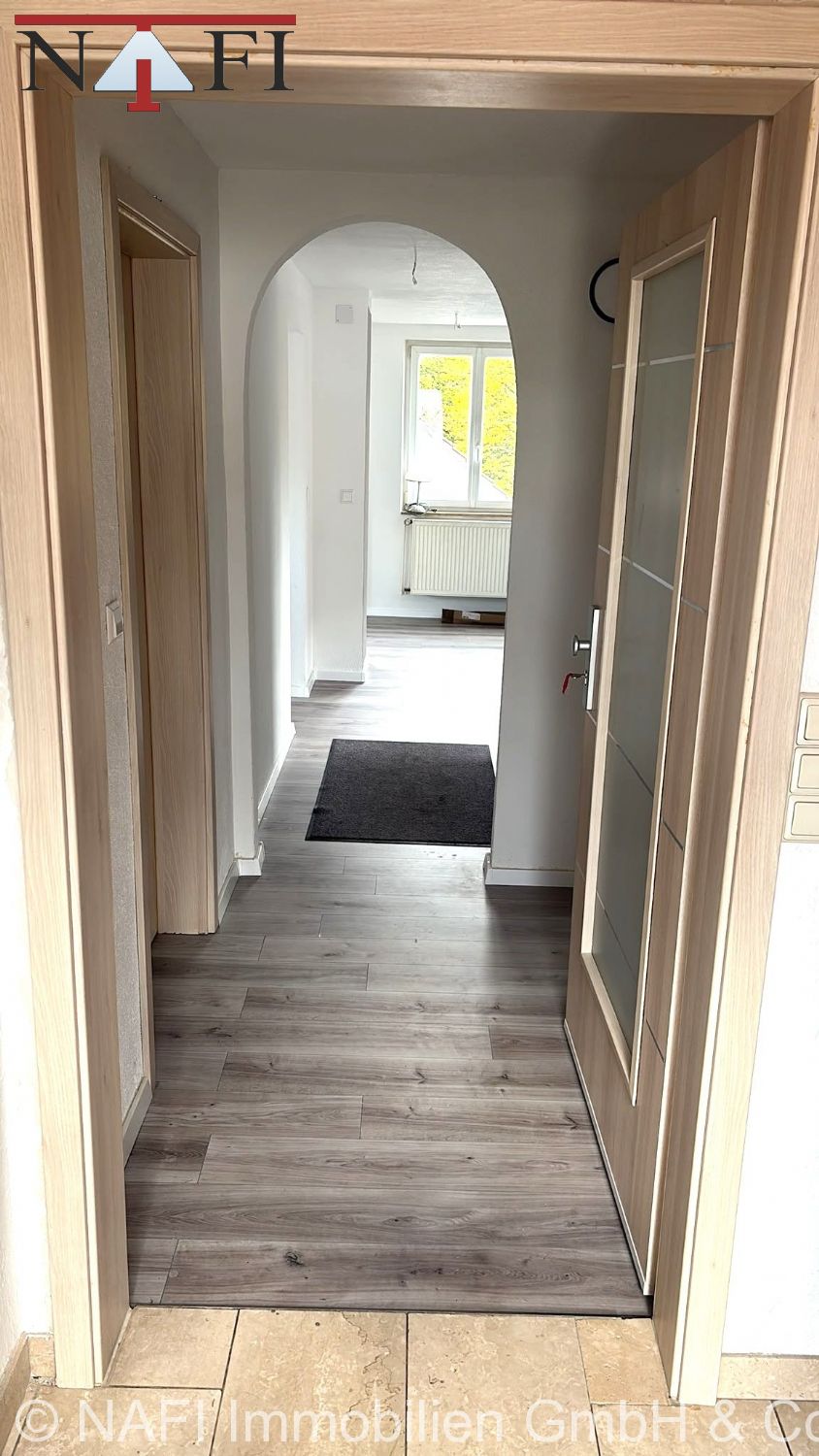 Exklusives, kernsaniertes Zweifamilienhaus mit Dachterrasse, PV-Anlage & moderner Haustechnik - Eingang/Flur DG (21856)