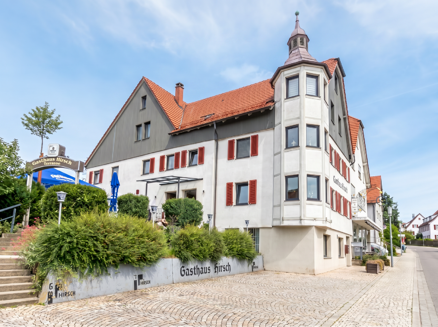 TOP-RENDITEOBJEKT | CA. 7 % RENDITE | MODERNES WOHN- UND GESCHÄFTSHAUS IN BESTLAGE - Aussenansicht (22062)