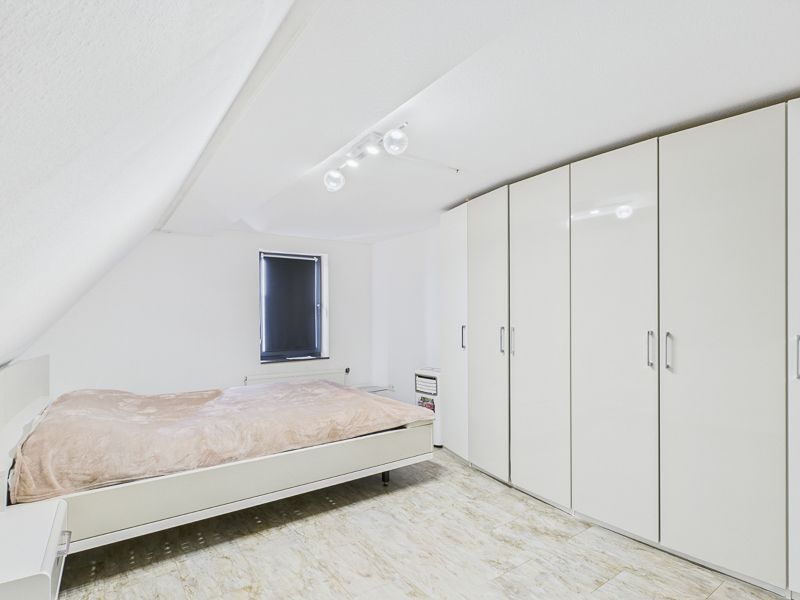 TOP-RENDITEOBJEKT | CA. 7 % RENDITE | MODERNES WOHN- UND GESCHÄFTSHAUS IN BESTLAGE - 3. Zimmer DG (22079)