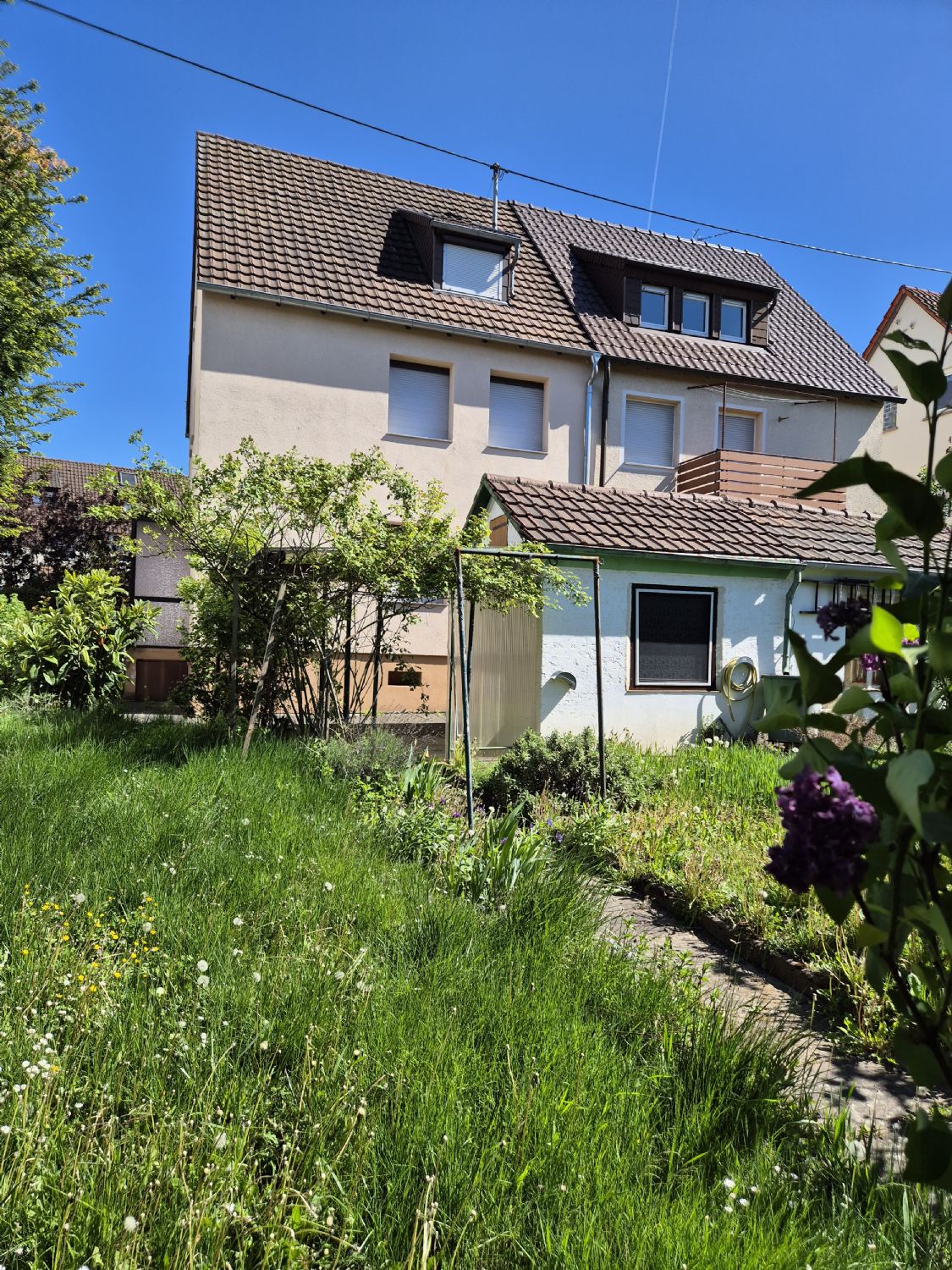 ** Wohn- und Investmentchance: Mehrfamilienhaus mit großem Garten ** - Hausansicht (20073)