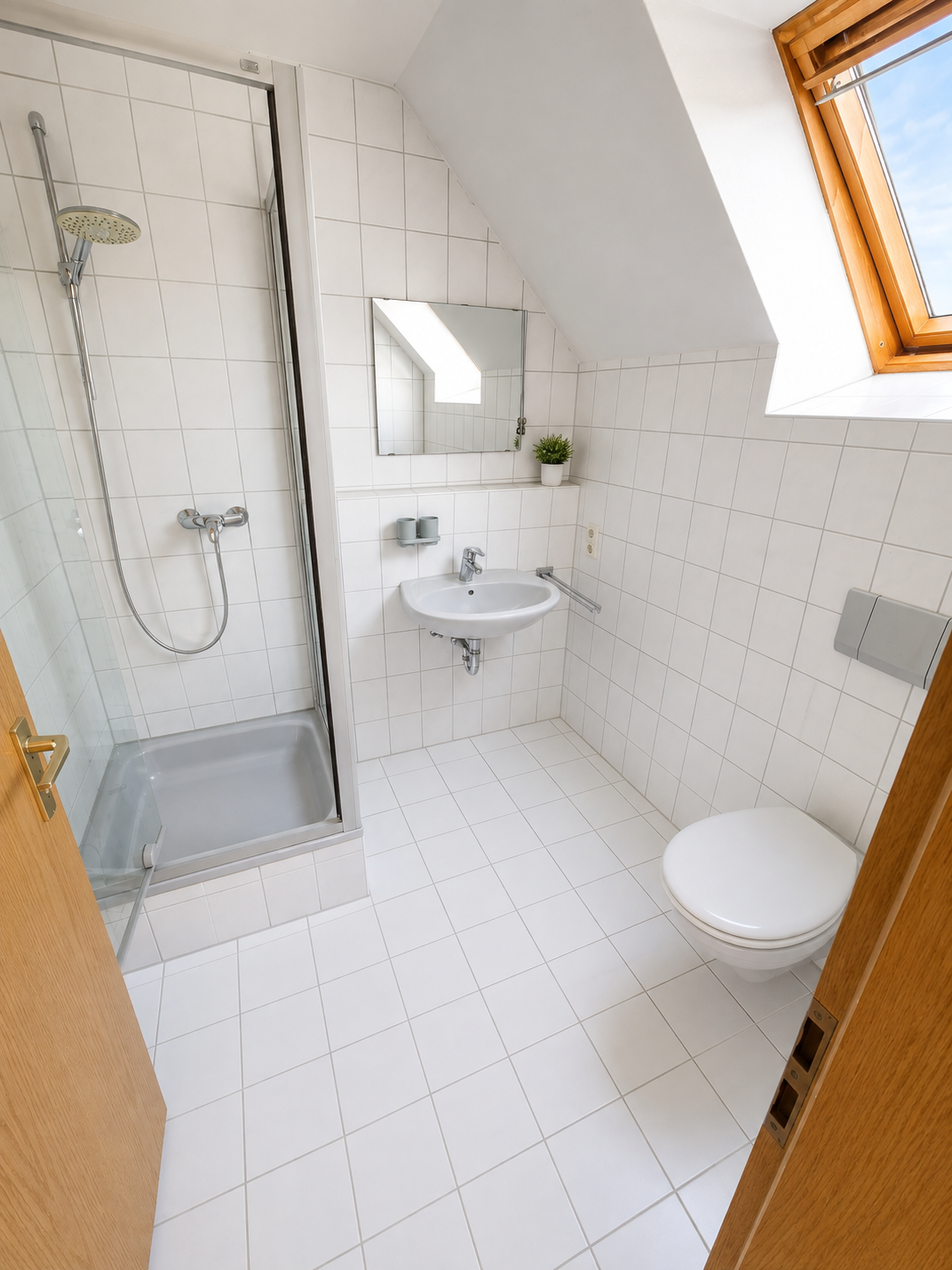 Moderne 4-Zimmer-Maisonettewohnung mit Wintergarten und zwei Tiefgaragenstellplätzen - Badezimmer 2. Ebene (24472)
