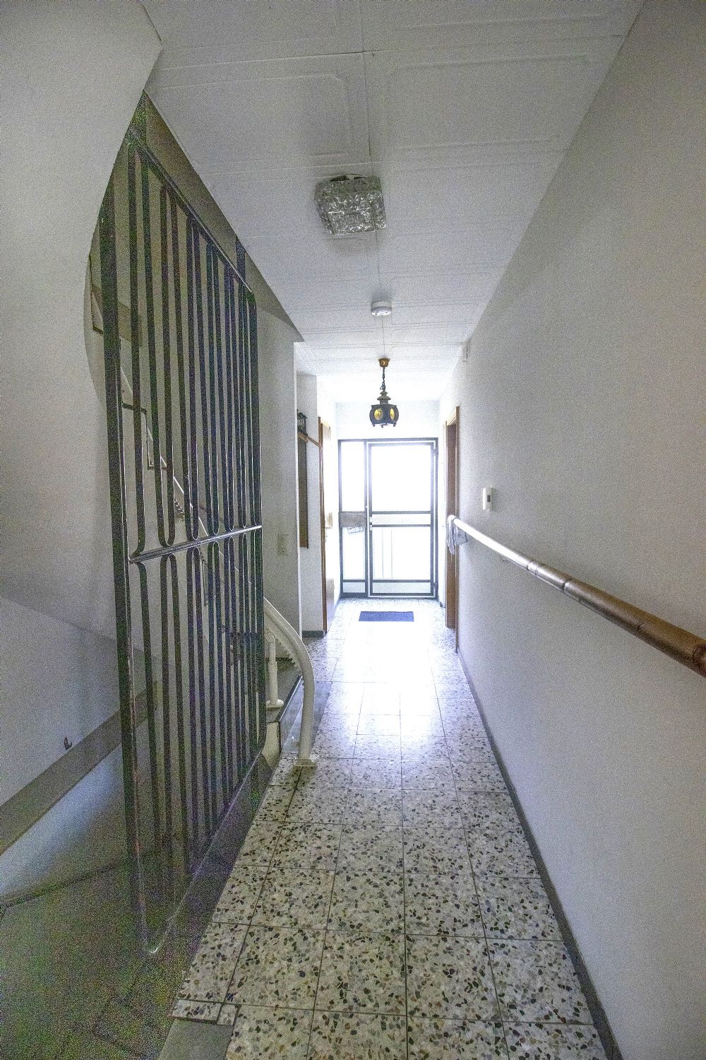 ++Charmante DHH in Ostfildern-Nellingen – 5 Zimmer, sonniger Garten & viel Potenzial++ - Eingang (23886)