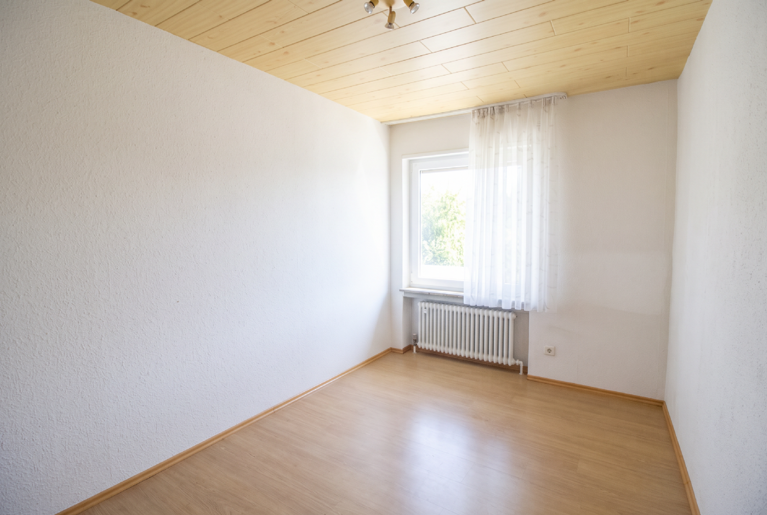 ++Charmante DHH in Ostfildern-Nellingen – 5 Zimmer, sonniger Garten & viel Potenzial++ - Schlafzimmer (23898)