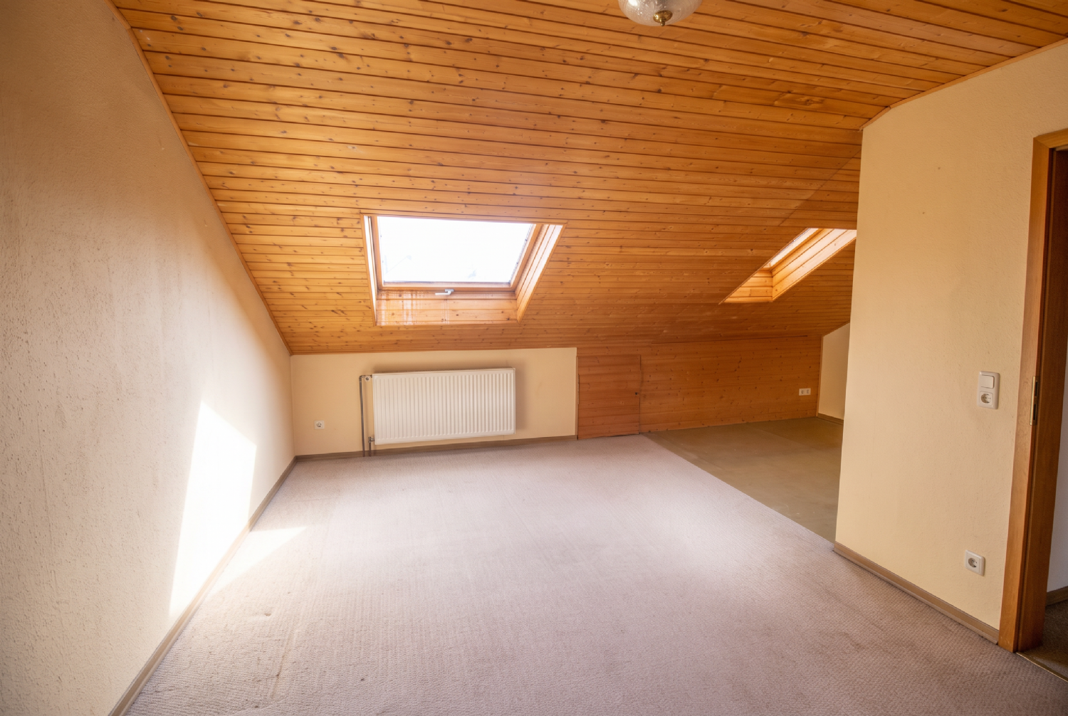 ++Charmante DHH in Ostfildern-Nellingen – 5 Zimmer, sonniger Garten & viel Potenzial++ - Schlafzimmer DG (23897)