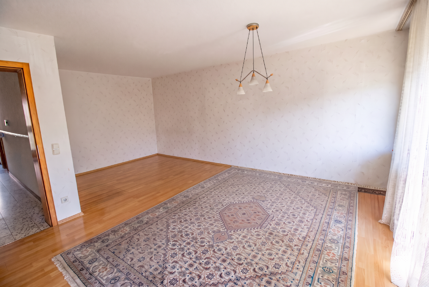 ++Charmante DHH in Ostfildern-Nellingen – 5 Zimmer, sonniger Garten & viel Potenzial++ - Wohnzimmer (23888)
