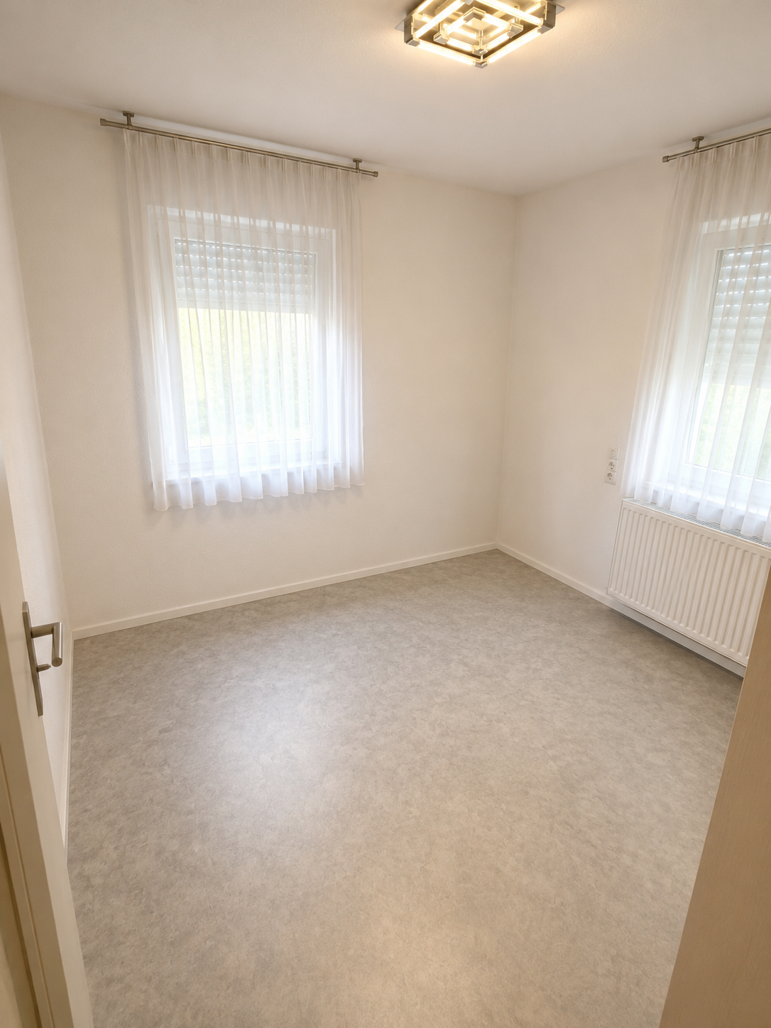 Moderne 4,5-Zimmer-Erdgeschosswohnung mit Terrasse und sonnigem Gartenanteil in ruhiger Wohnlage - Kinderzimmer Bild bearbeitet (21921)
