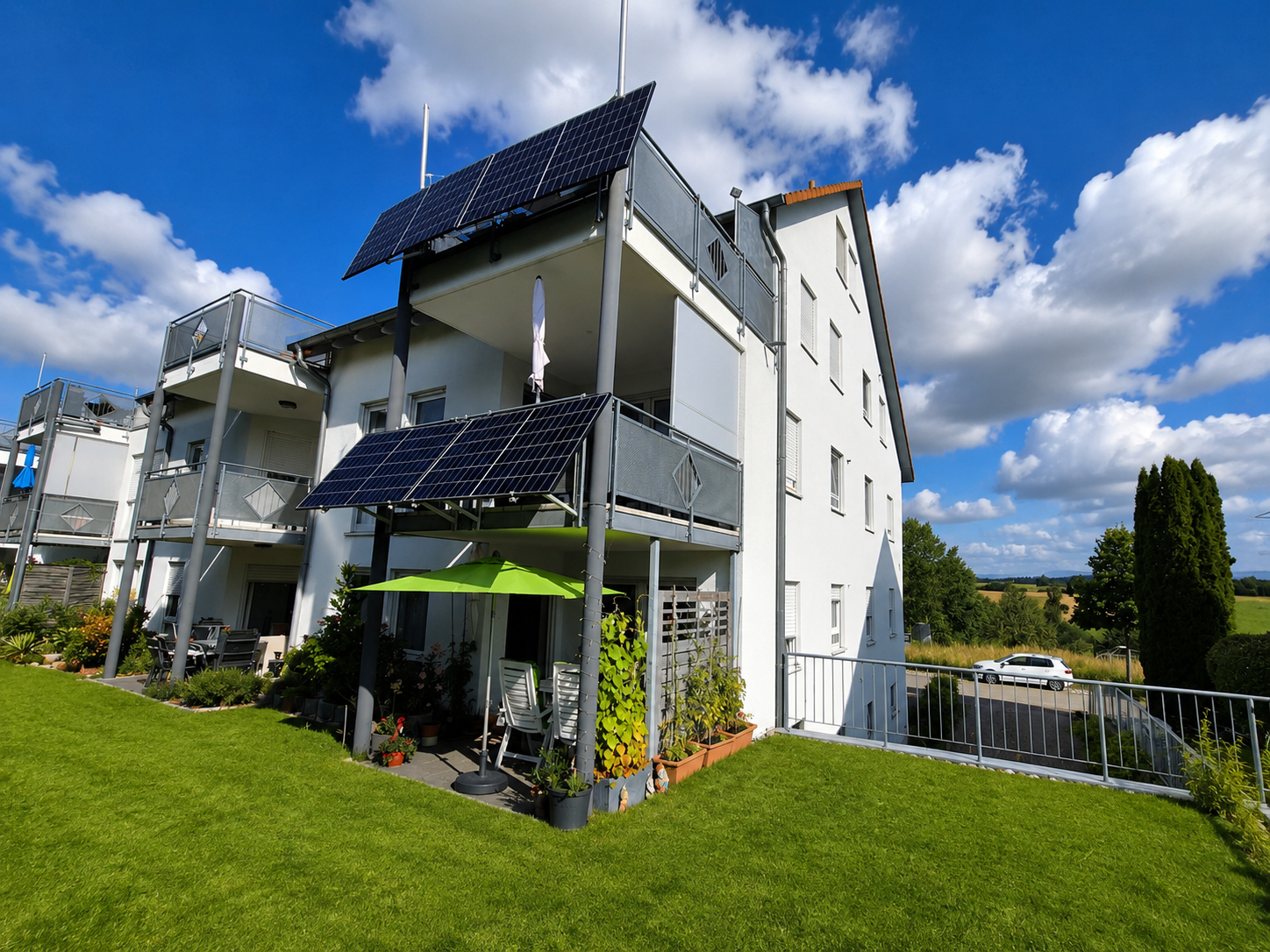 Moderne 4,5-Zimmer-Erdgeschosswohnung mit Terrasse und sonnigem Gartenanteil in ruhiger Wohnlage - Hausansicht (21916)