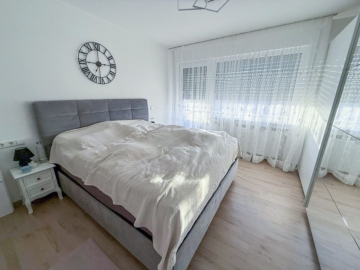 Schlafzimmer - ++Sanierte, Großzügige, Helle 3-4 Zimmer Etagenwohnung in freundlicher Lage++