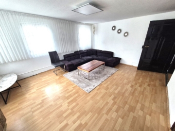 Wohnzimmer - *Charmantes Mehrfamilienhaus in zentraler Lage mit Doppelgarage*