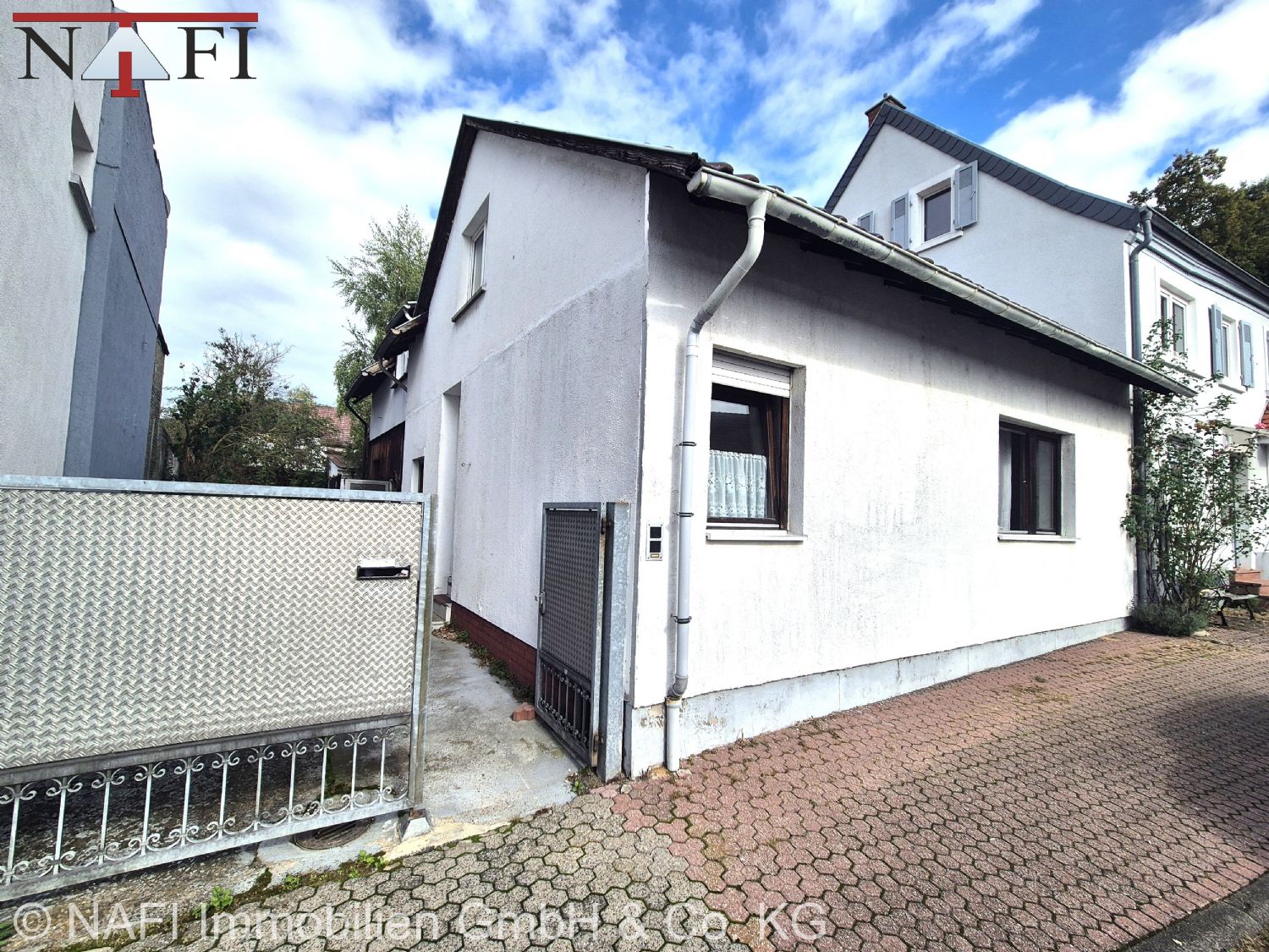*** Sanierungsbedürftiges Häuschen mit Anbau in Bad Vilbel ***, 61118 Bad Vilbel, Einfamilienhaus