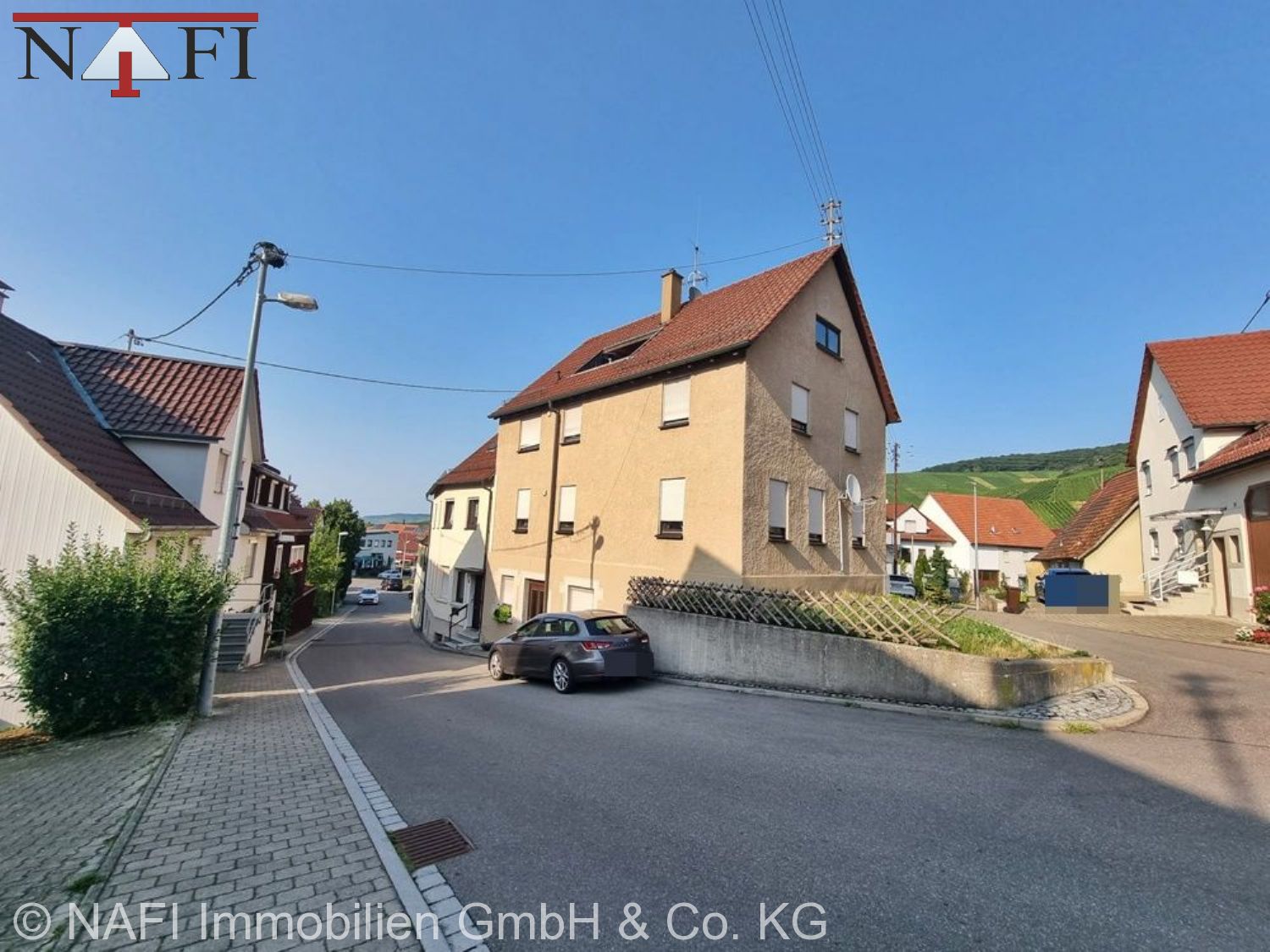 Charmantes Zweifamilienhaus im idyllischen Weinstadt-Strümpfelbach, 71384 Weinstadt, Zweifamilienhaus