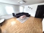 Wohnzimmer - *Charmantes Mehrfamilienhaus in zentraler Lage mit Doppelgarage*
