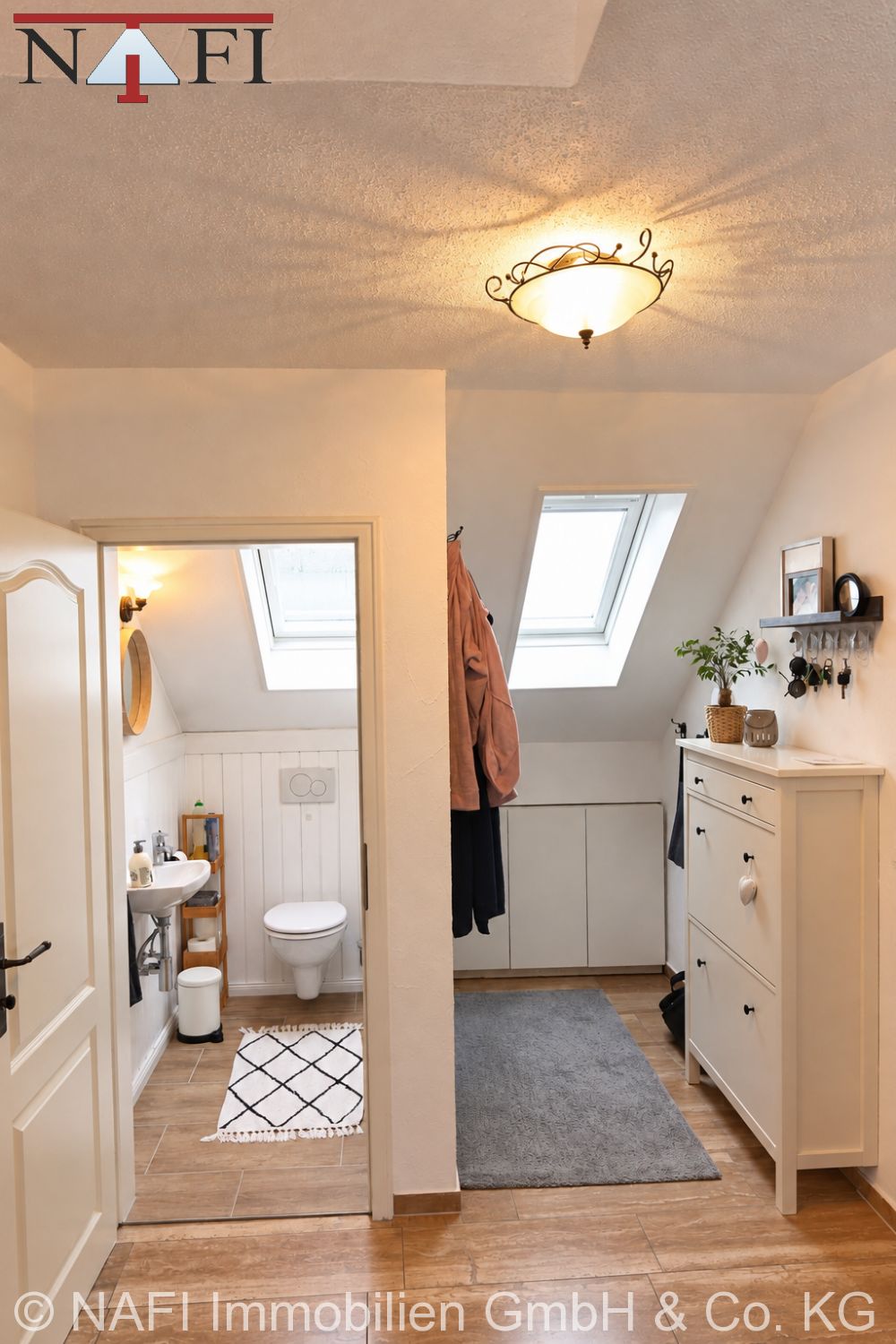 Hochwertige Maisonette-Wohnung mit persönlichem Sonnenuntergang - Flur und separates WC (28824)