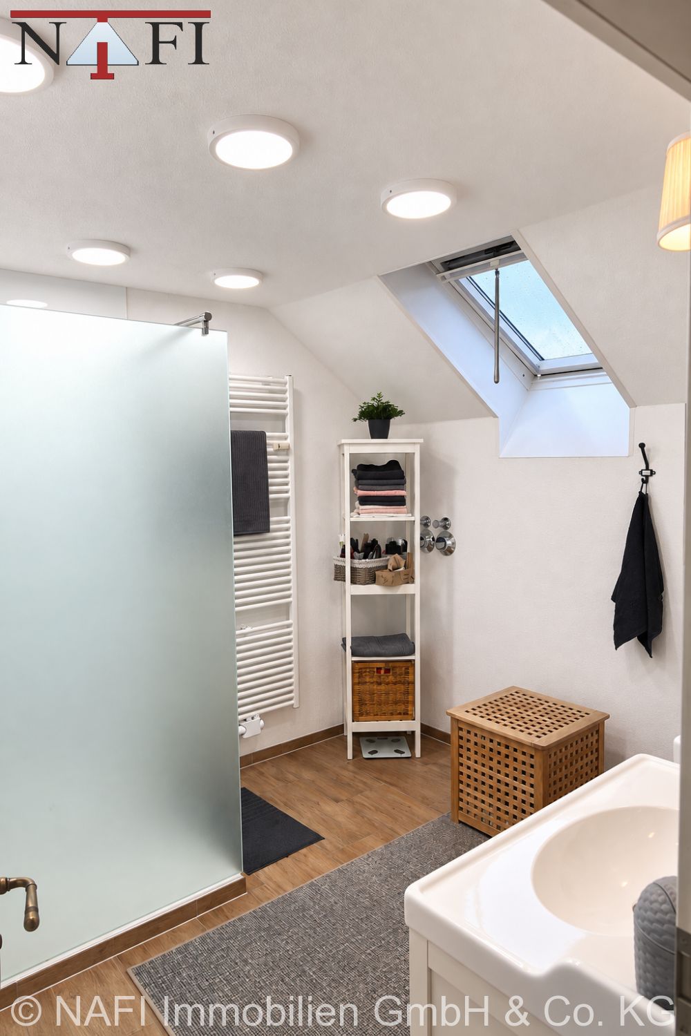 Hochwertige Maisonette-Wohnung mit persönlichem Sonnenuntergang - Bad (28825)