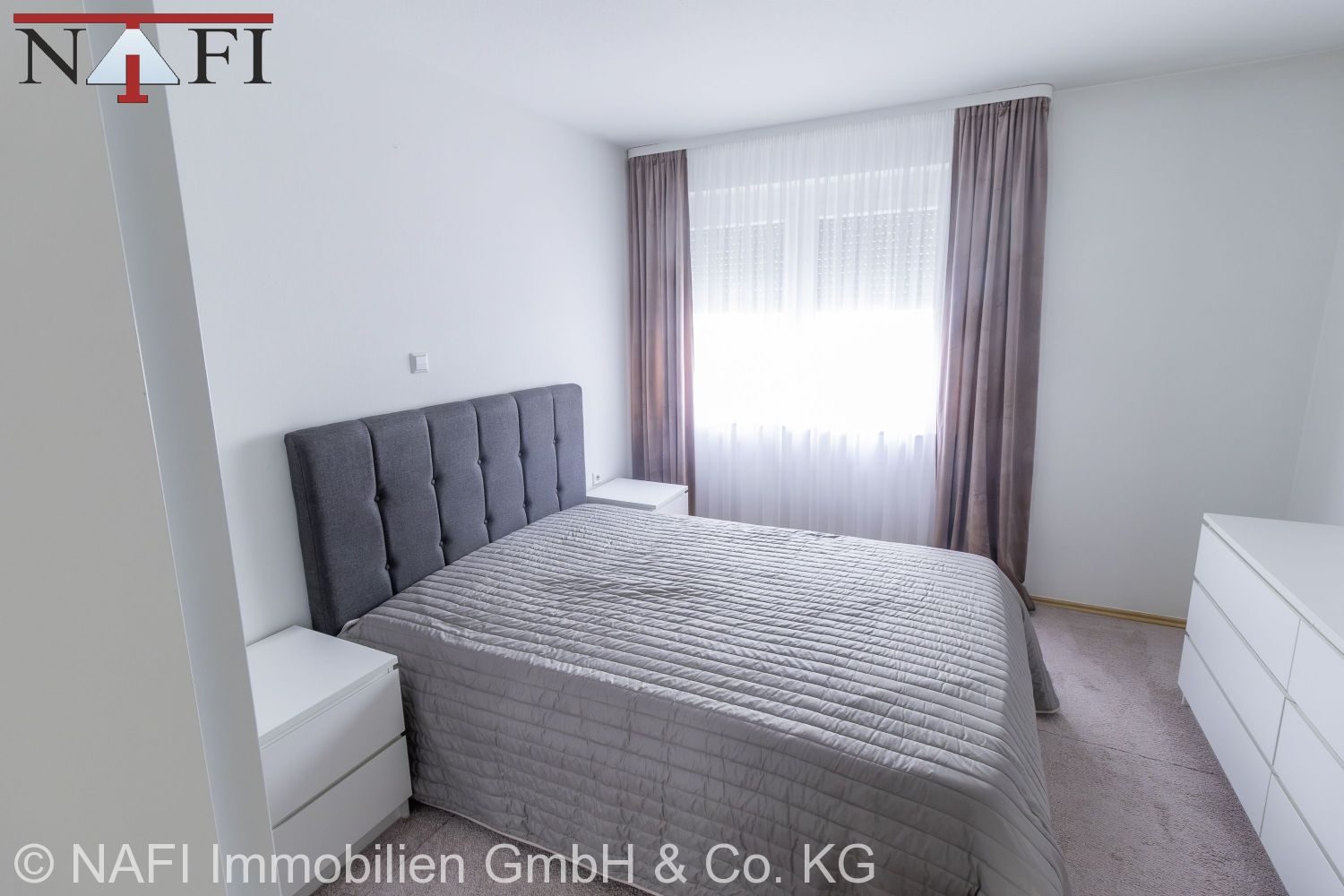 Immobilienperle in bester Lage: Mehrfamilienhaus mit riesigem Grundstück und 3 Garagen - Schlafzimmer OG (25091)