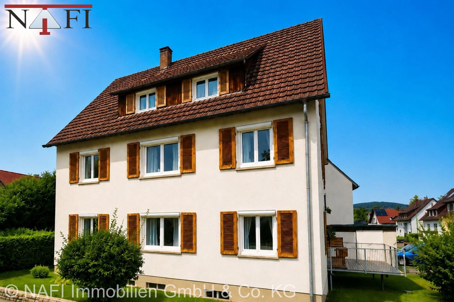 Immobilienperle in bester Lage: Mehrfamilienhaus mit riesigem Grundstück und 3 Garagen - Hausansicht (25086)