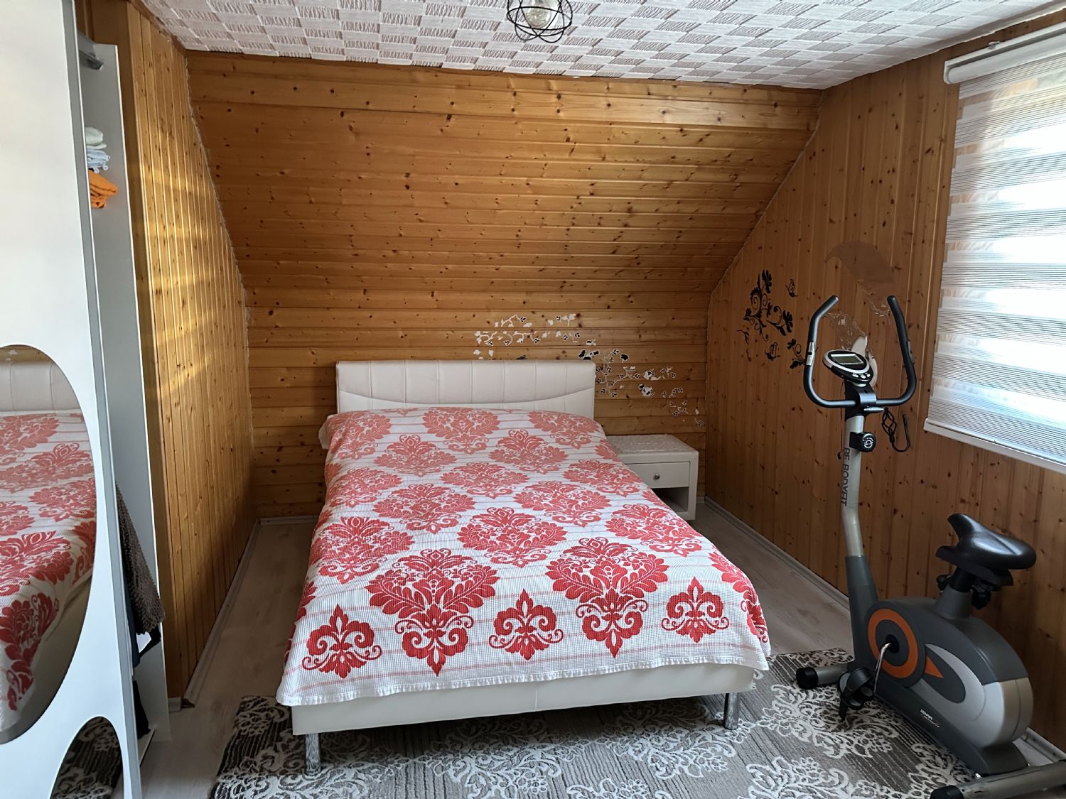 Renditepotenzial 10% – Wohn- und Geschäftshaus mit Potenzial in zentraler Lage - Schlafzimmer (21843)