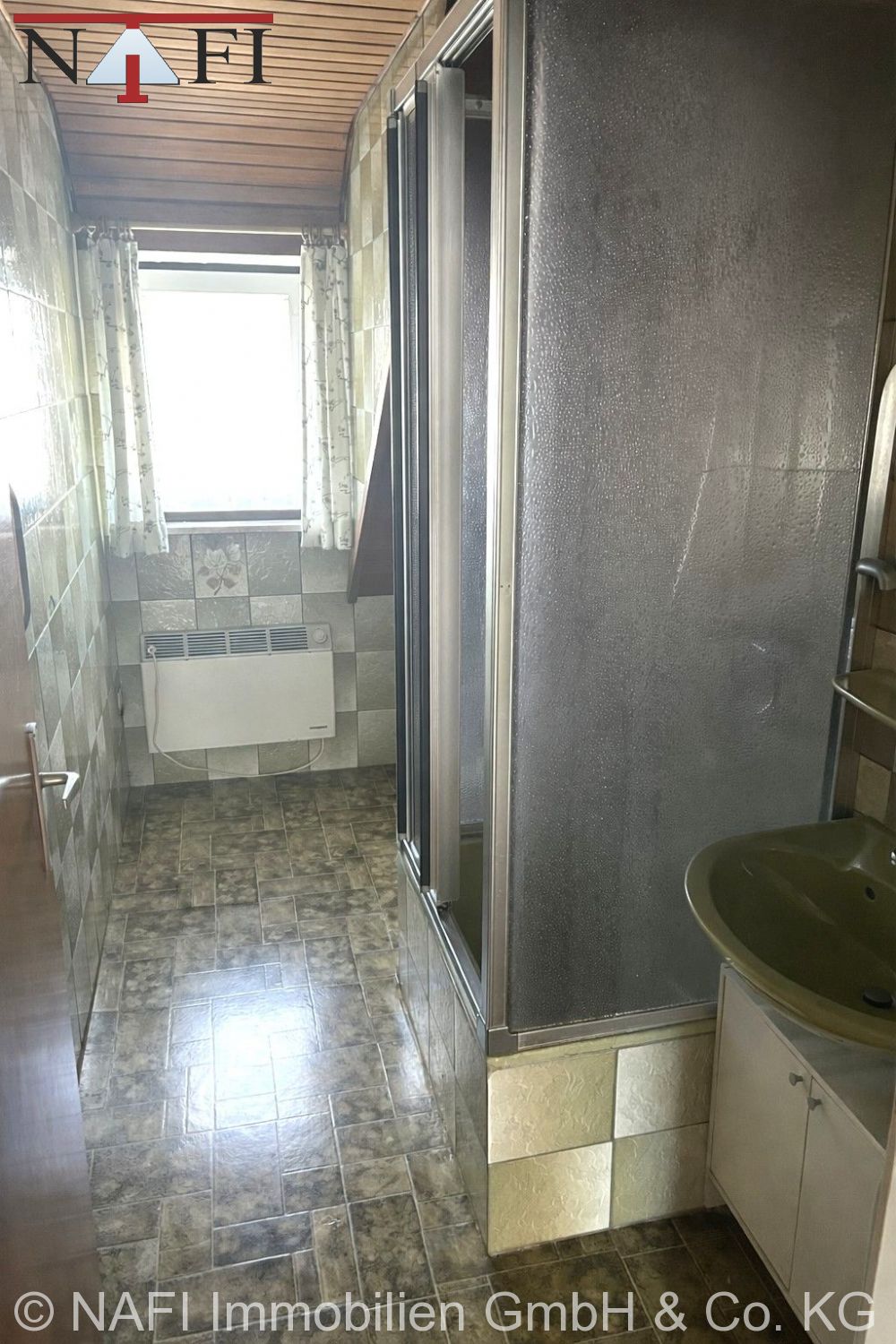++Doppelhaushälfte mit großem Garten und viel Potenzial in ruhiger Wohnlage++ - Duschbad (22922)