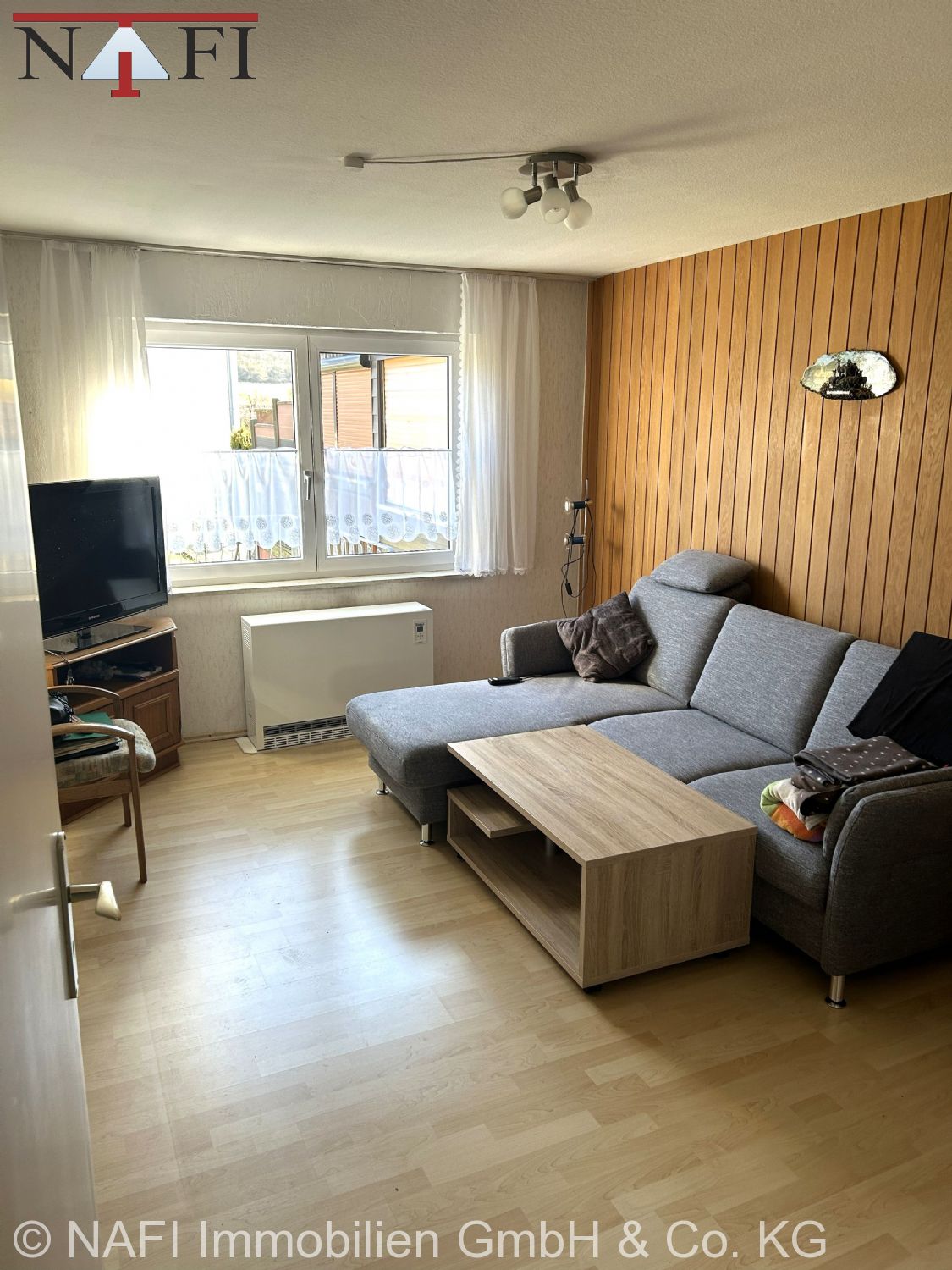 ++Doppelhaushälfte mit großem Garten und viel Potenzial in ruhiger Wohnlage++ - Wohnzimmer (22915)