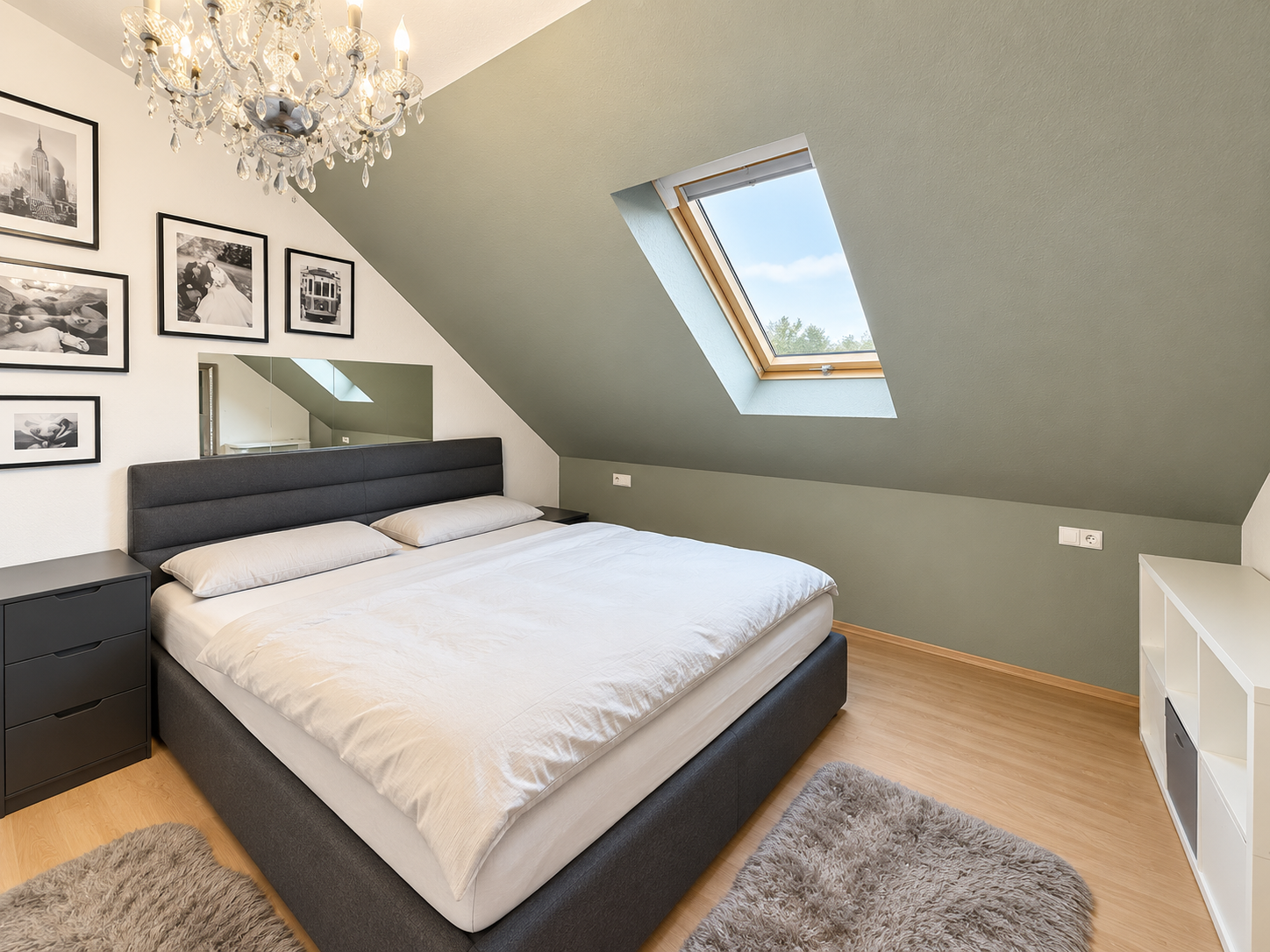**Modernisiertes 4-Familienhaus mit großem Garten – ideal für Mehrgenerationenwohnen** - Schlafen OG OG Rechts (25200)
