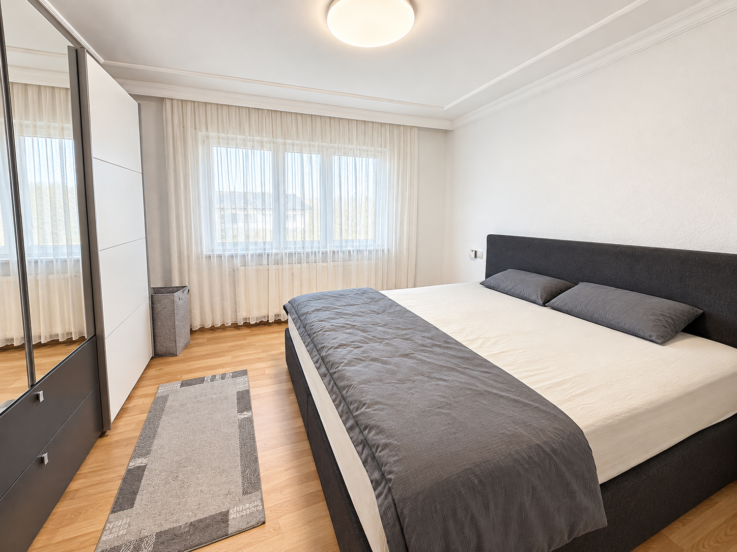 **Modernisiertes 4-Familienhaus mit großem Garten – ideal für Mehrgenerationenwohnen** - Schlafen EG Links (25191)