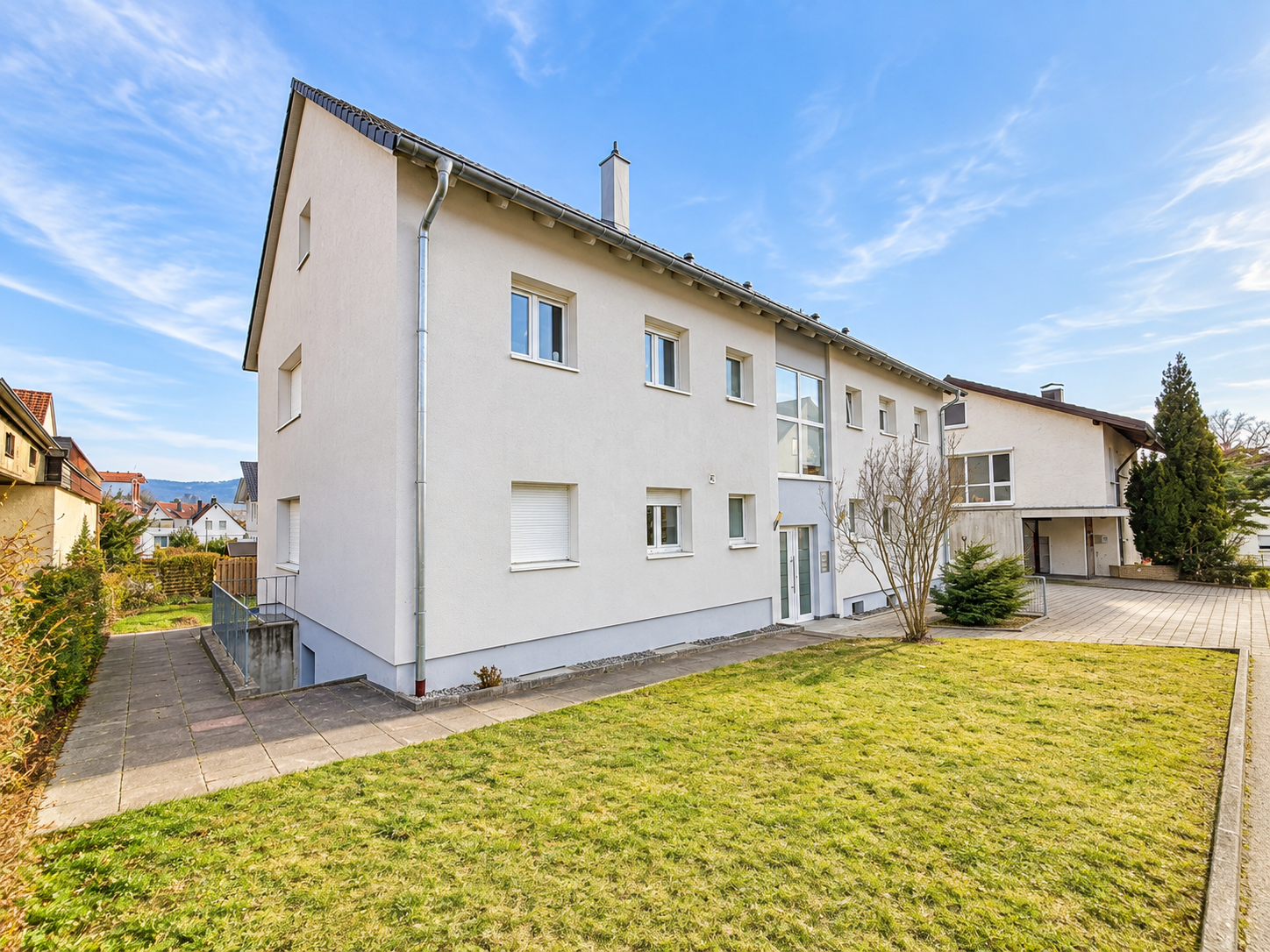 **Modernisiertes 4-Familienhaus mit großem Garten – ideal für Mehrgenerationenwohnen** - Haus Ansicht (25185)