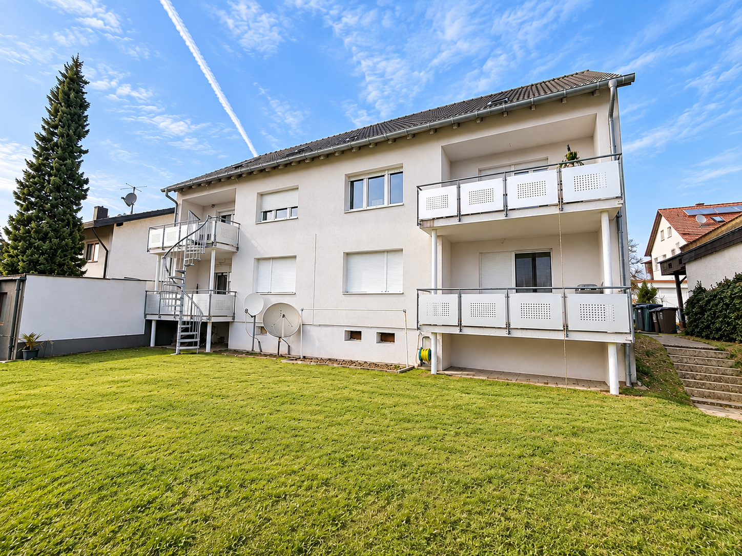 **Modernisiertes 4-Familienhaus mit großem Garten – ideal für Mehrgenerationenwohnen** - Ansicht Garten (25186)