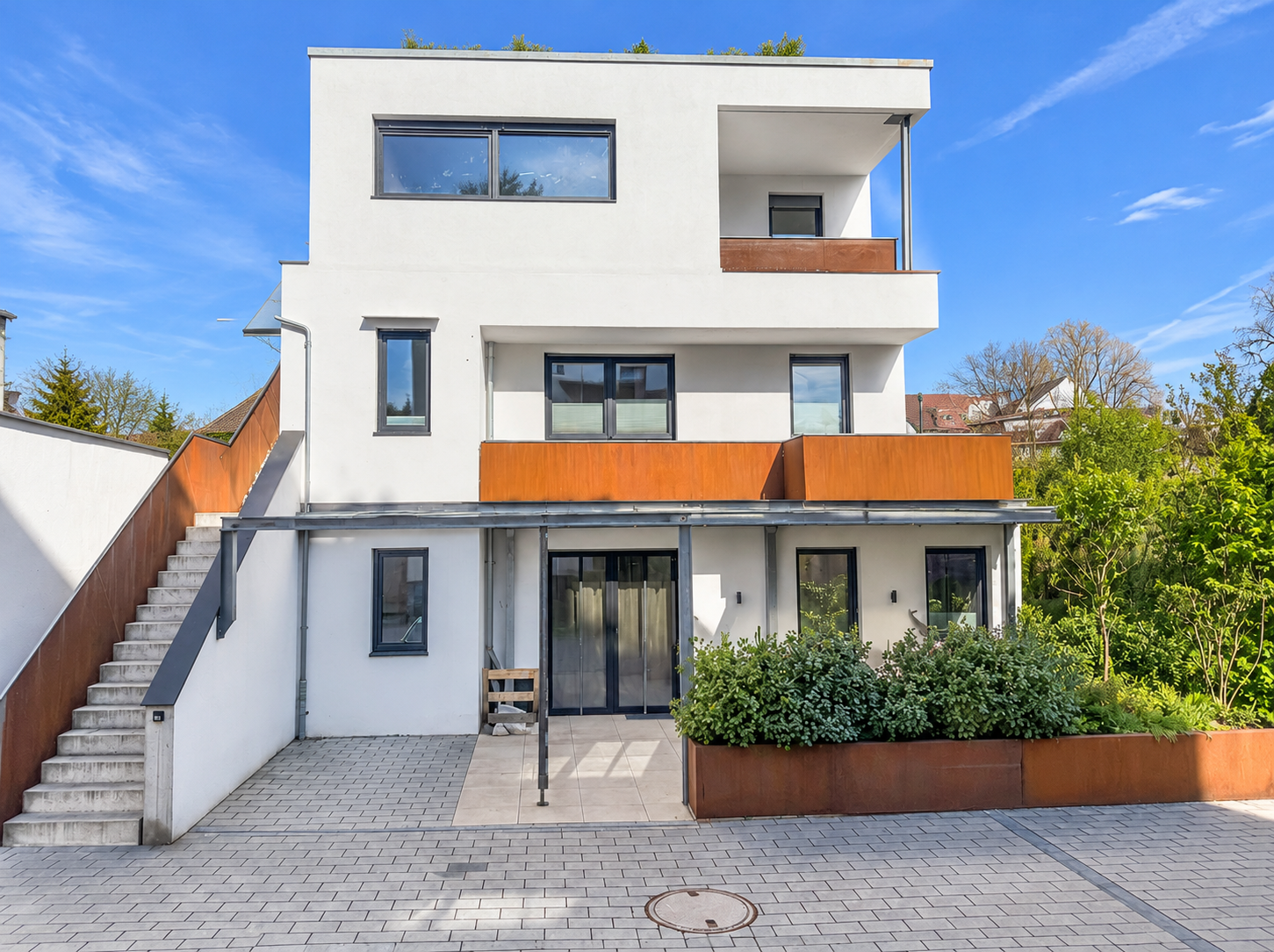 **Exklusives Wohnen mit Weitblick – Stilvolles 3,5-Zi.-Penthouse** - Hausansicht (27459)