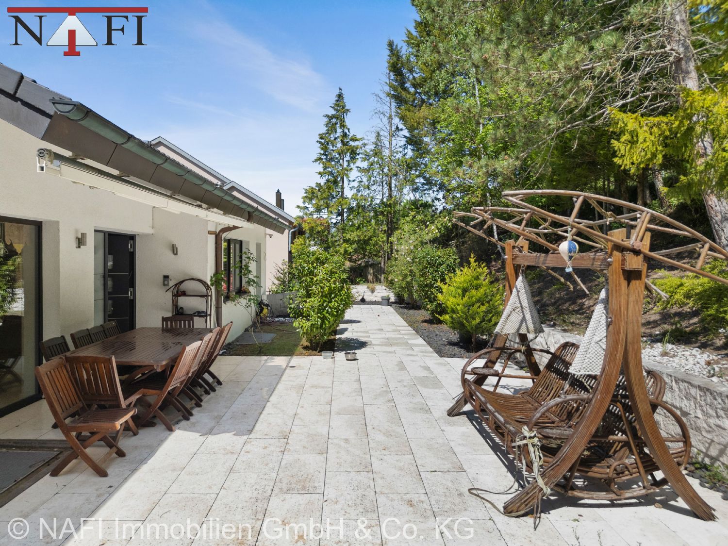 Exklusives Anwesen mit traumhaftem Ausblick & 8 privaten Tiefgaragenstellplätzen - Terrassenbereich (22000)
