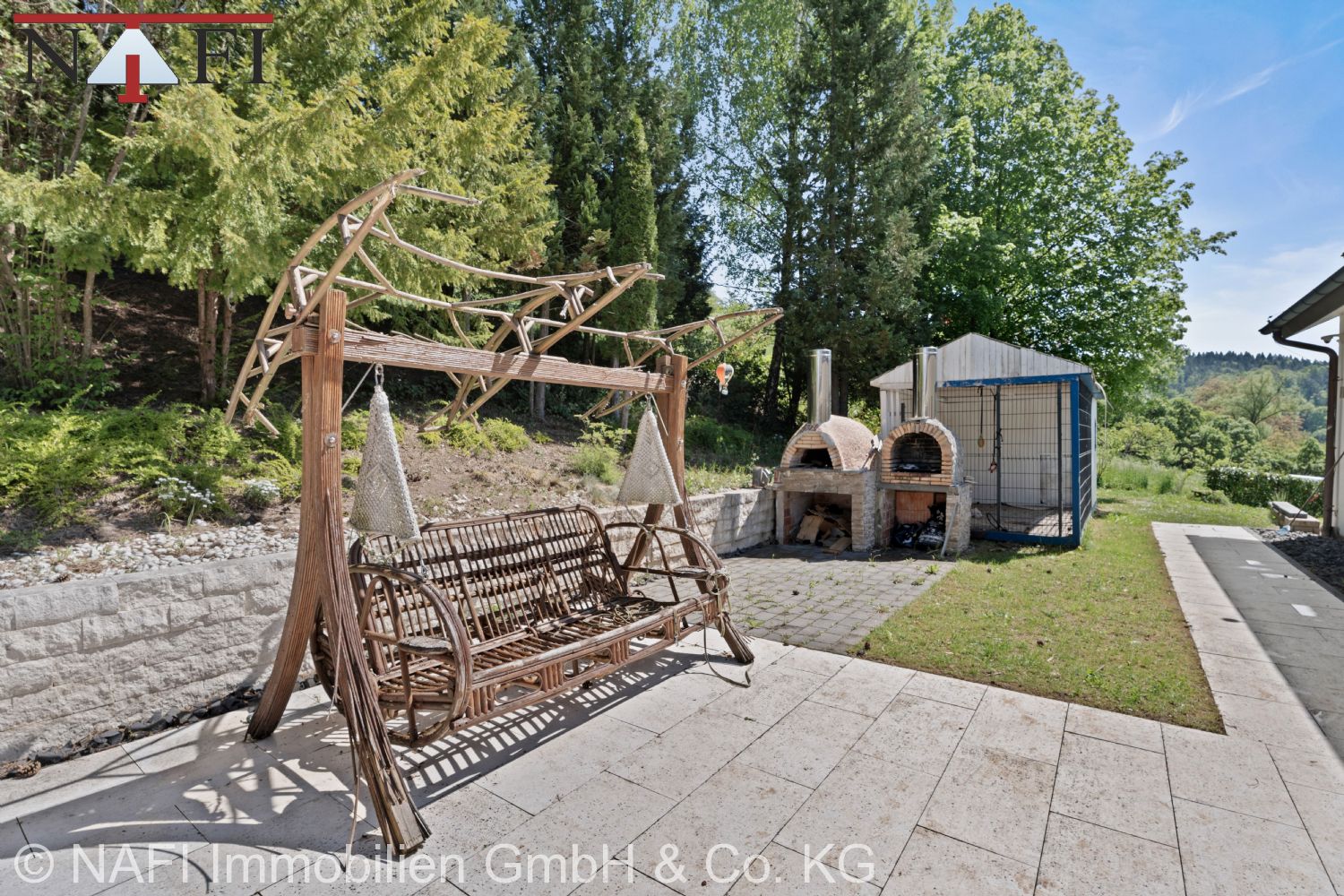 Exklusives Anwesen mit traumhaftem Ausblick & 8 privaten Tiefgaragenstellplätzen - Terrassenbereich (21999)