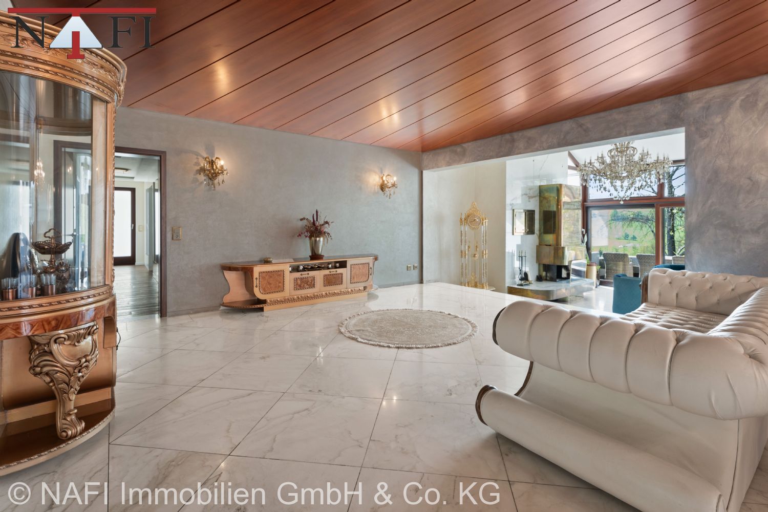 Exklusives Anwesen mit traumhaftem Ausblick & 8 privaten Tiefgaragenstellplätzen - 1. Wohnzimmer EG (21993)