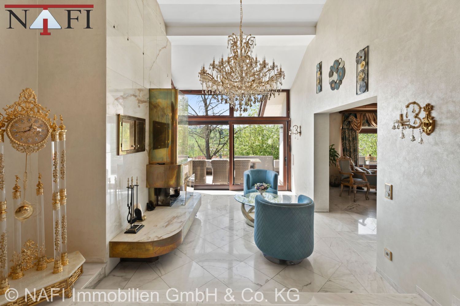 Exklusives Anwesen mit traumhaftem Ausblick & 8 privaten Tiefgaragenstellplätzen - Kaminzimmer EG (21991)