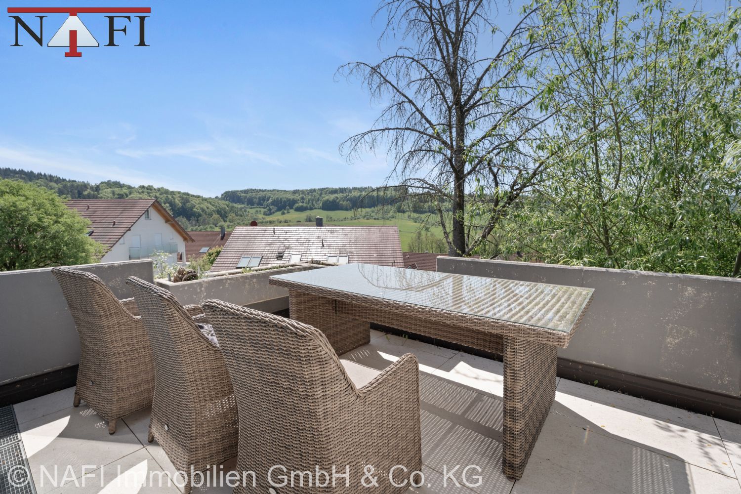 Exklusives Anwesen mit traumhaftem Ausblick & 8 privaten Tiefgaragenstellplätzen - Terrassenbereich (21992)