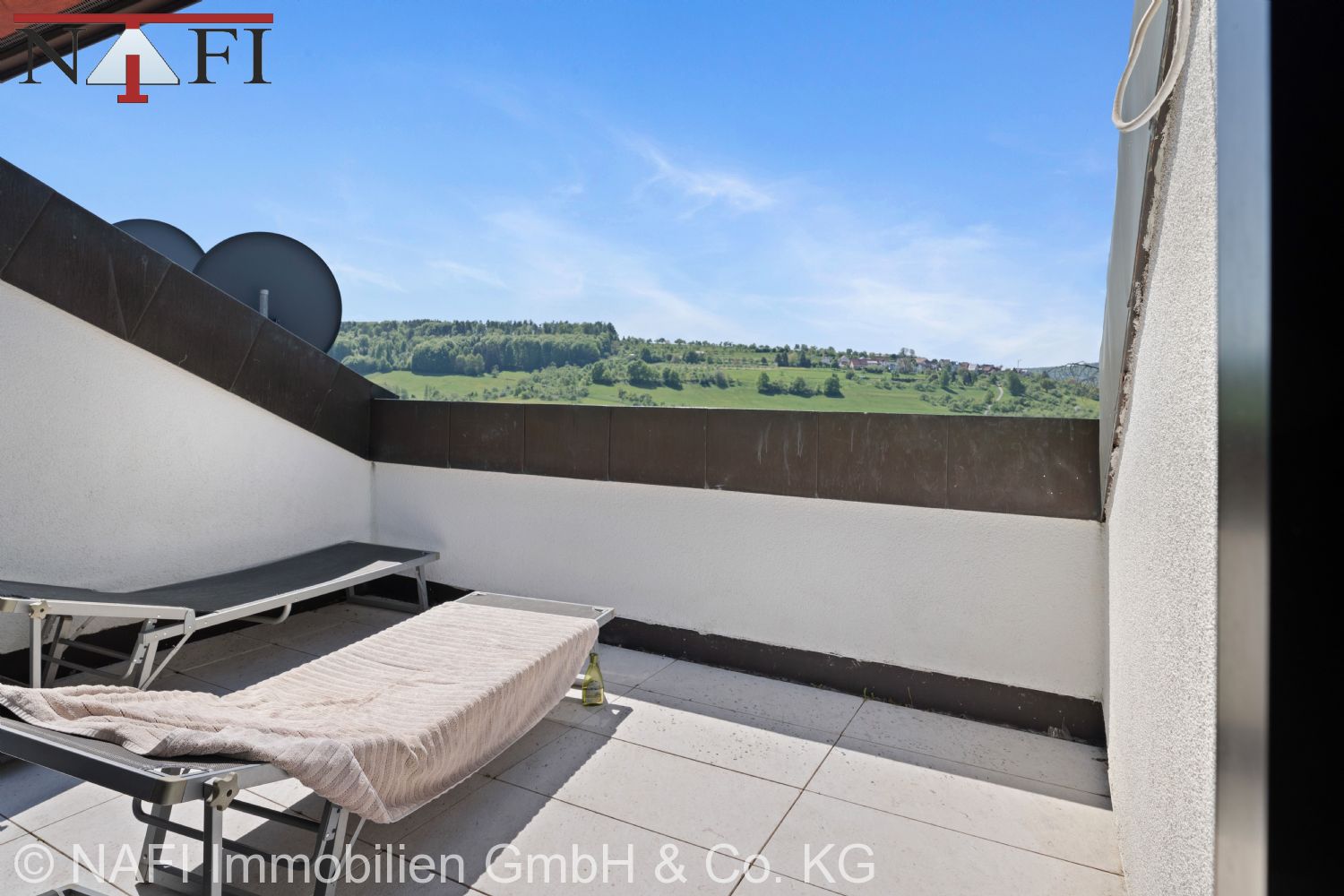 Exklusives Anwesen mit traumhaftem Ausblick & 8 privaten Tiefgaragenstellplätzen - Sonnenloggia (22008)