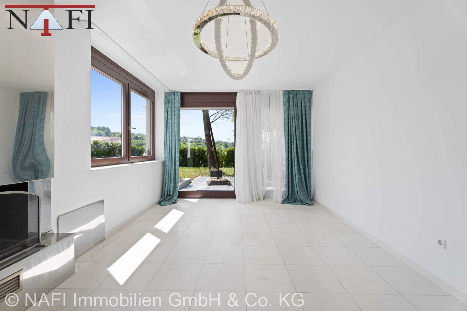 Exklusives Anwesen mit traumhaftem Ausblick & 8 privaten Tiefgaragenstellplätzen - 2. Kaminzimmer EG (22001)