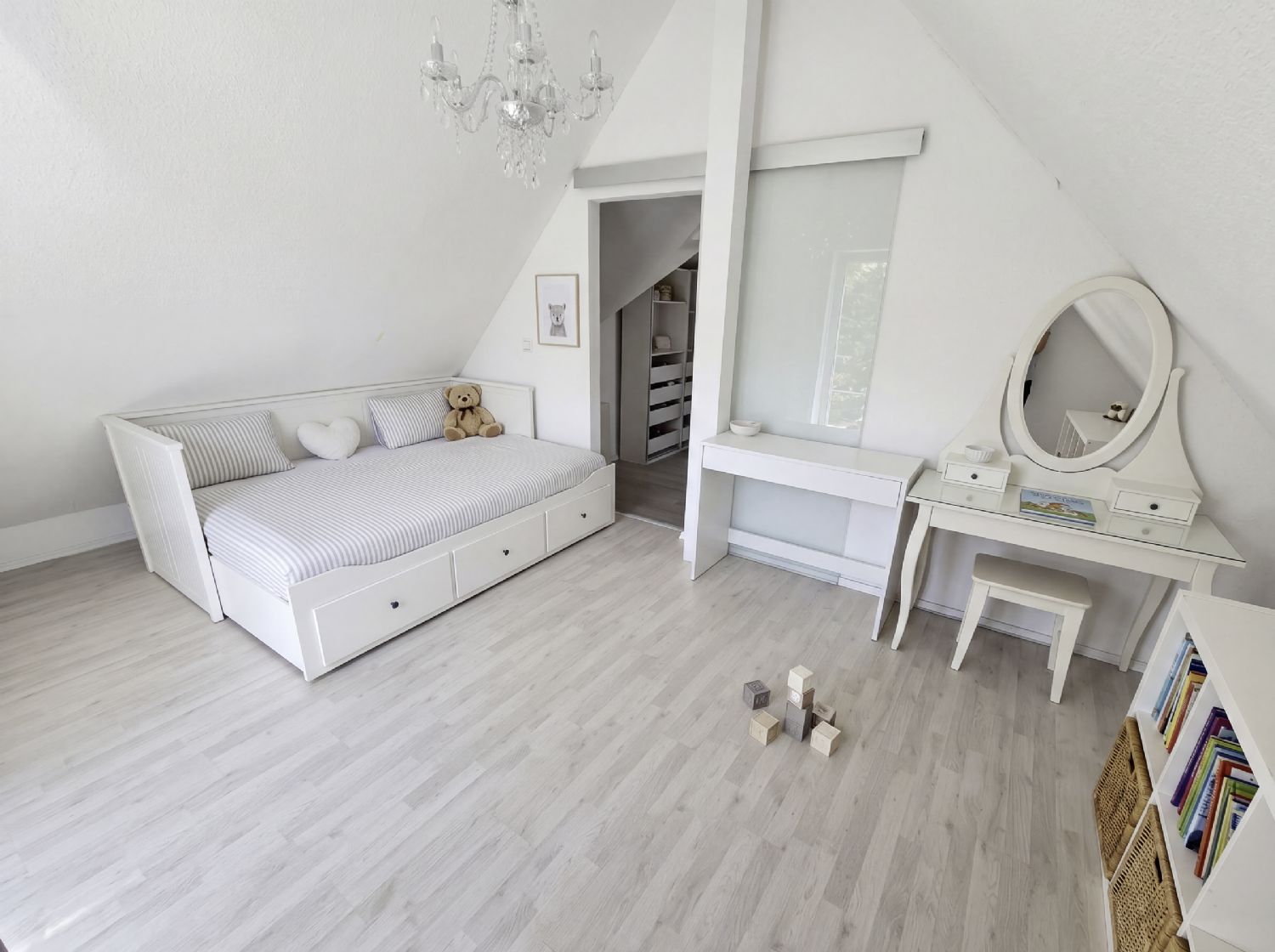Familientraum mit Zukunft: Modernisiertes Einfamilienhaus mit Einliegerwohnung und Sonnengarten - zimmer DG (21040)