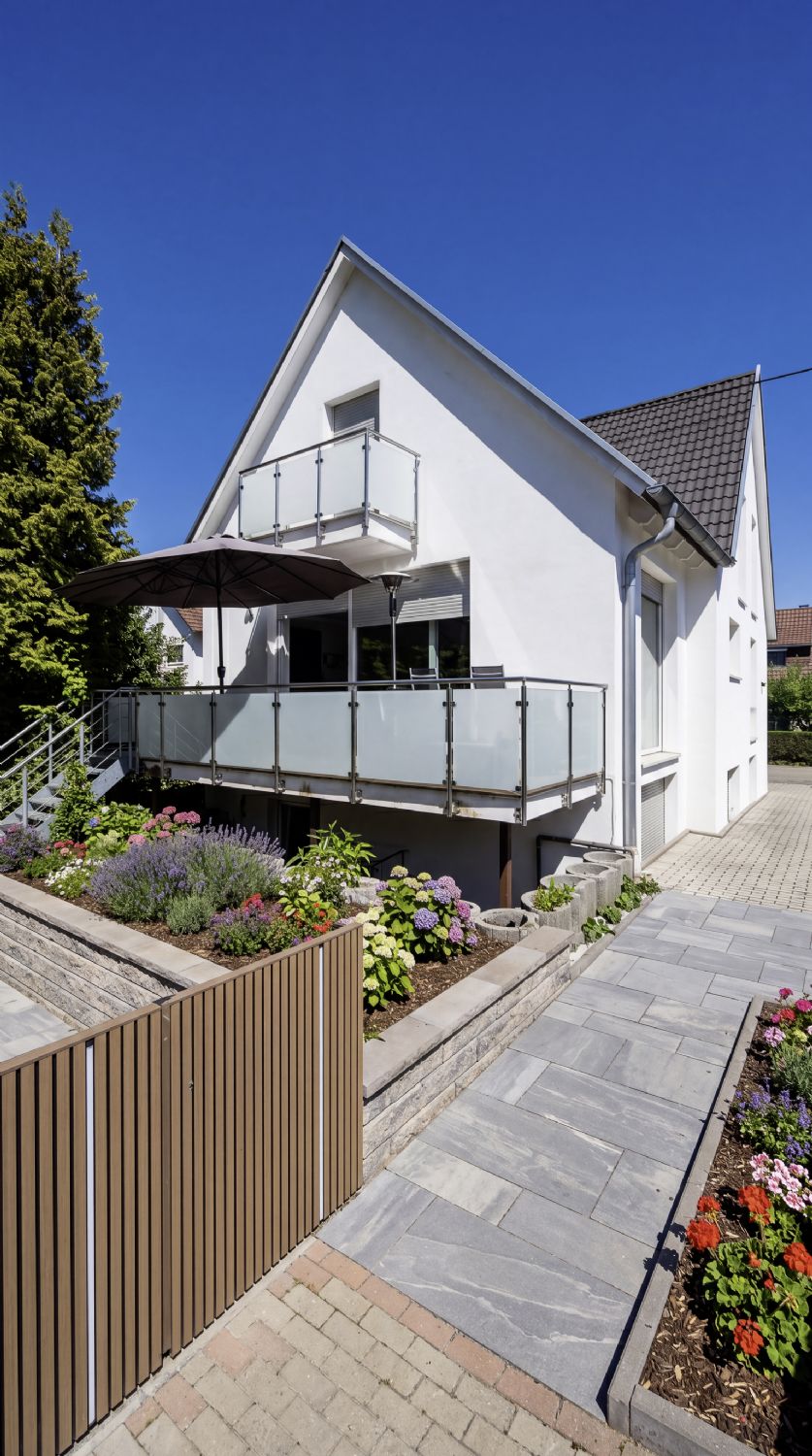 Familientraum mit Zukunft: Modernisiertes Einfamilienhaus mit Einliegerwohnung und Sonnengarten - Gartenansicht Vision (21032)